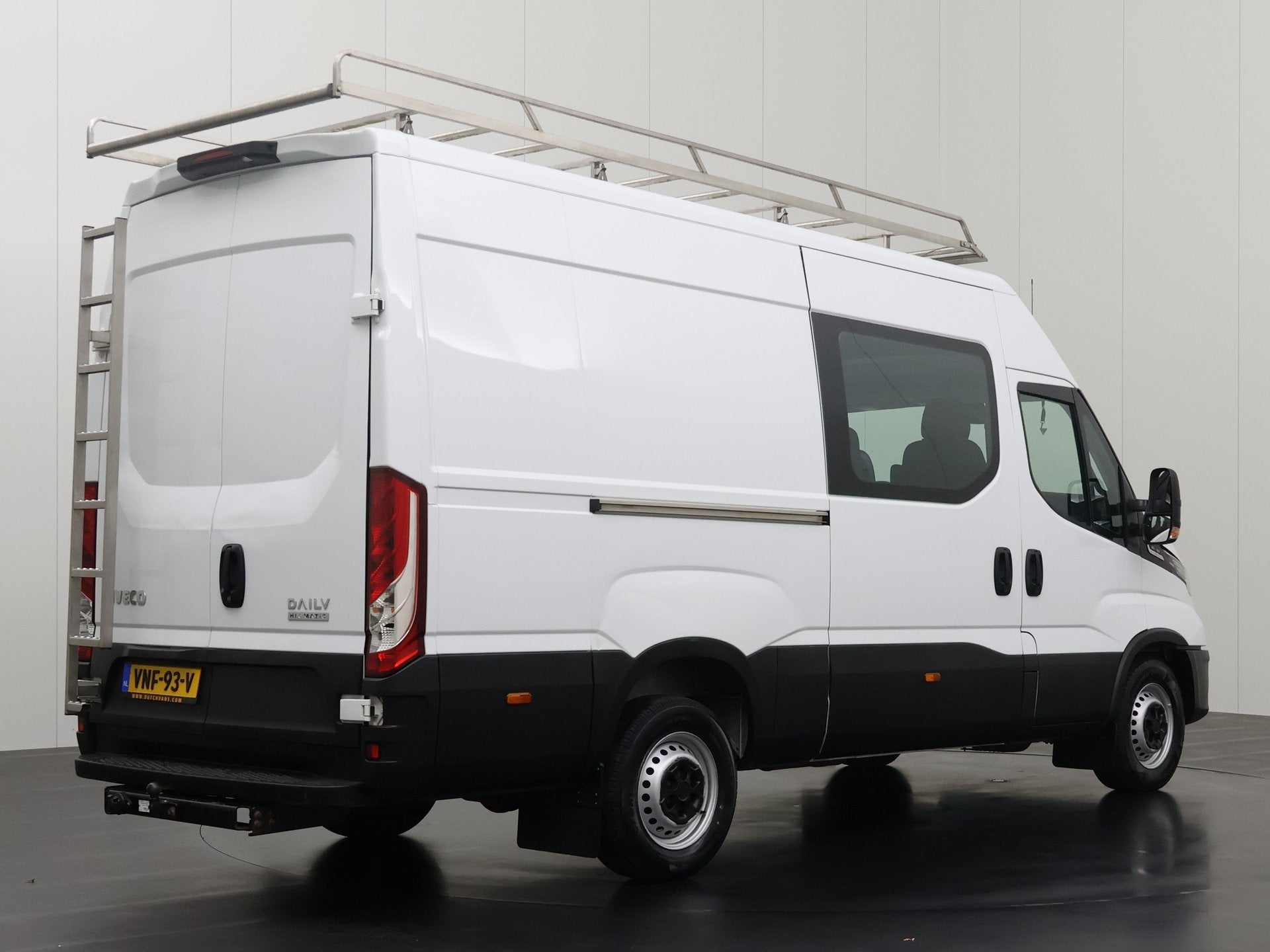 Iveco Daily 35S18 3.0L Automaat Dubbele Cabine L2H2 | 6-Pers, Auto's, Automaat, Dealer onderhouden, Achterwielaandrijving, Gebruikt