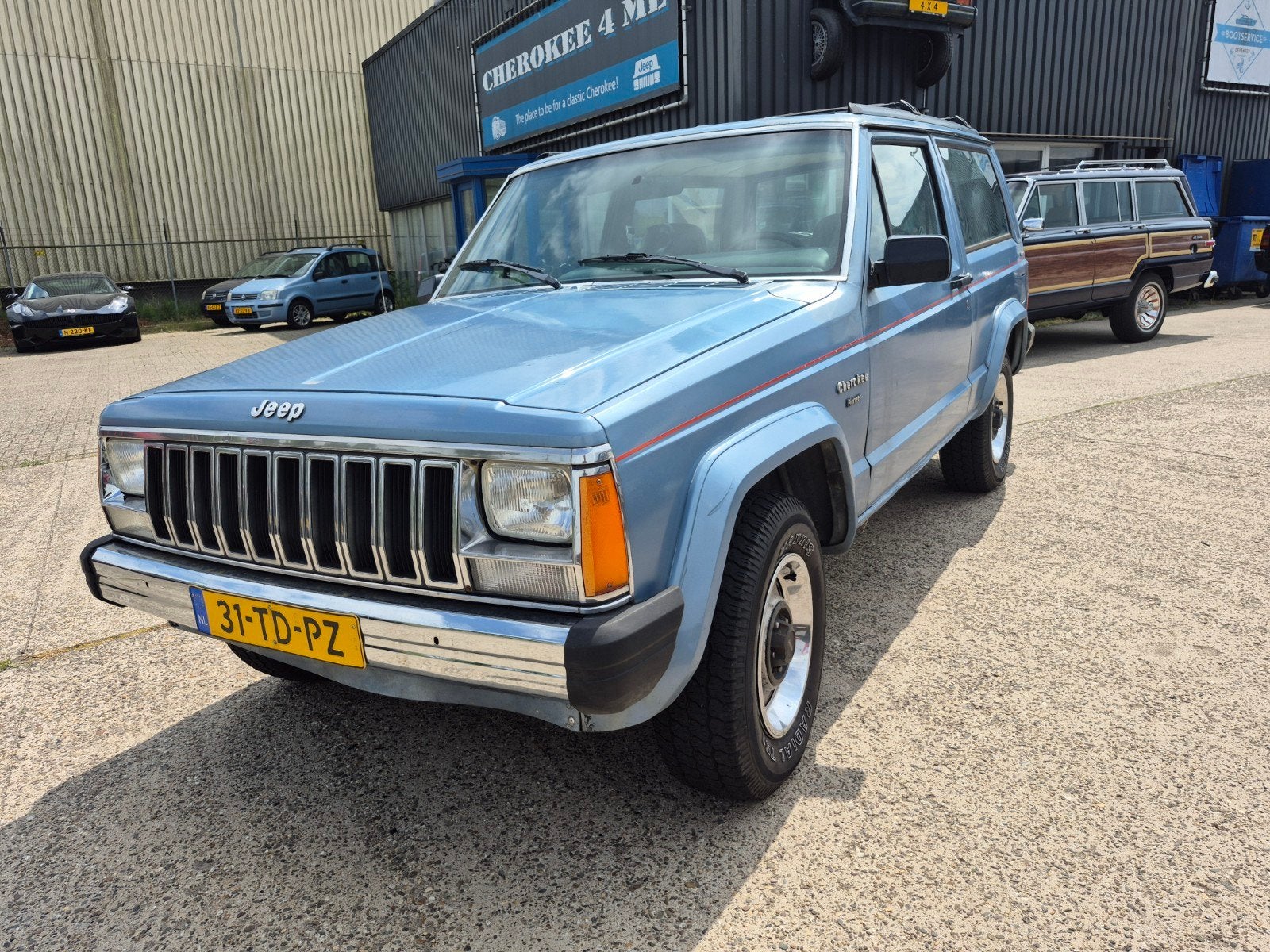 Jeep Cherokee 1984 Blauwe belastingvrije oogappel., 121 pk, Stof, 4 cilinders, 2000 kg