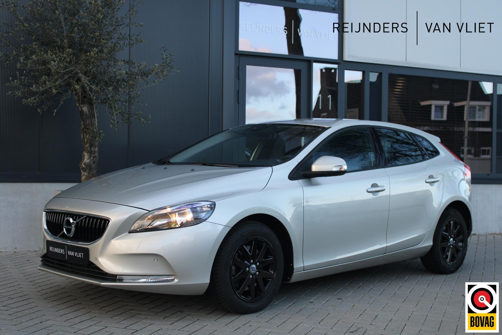 Volvo V40 2.0 T2 Momentum | Sensus Nav. & Tel. | PDC V+A | T, Voorwielaandrijving, 12 maanden, Gebruikt, 4 cilinders
