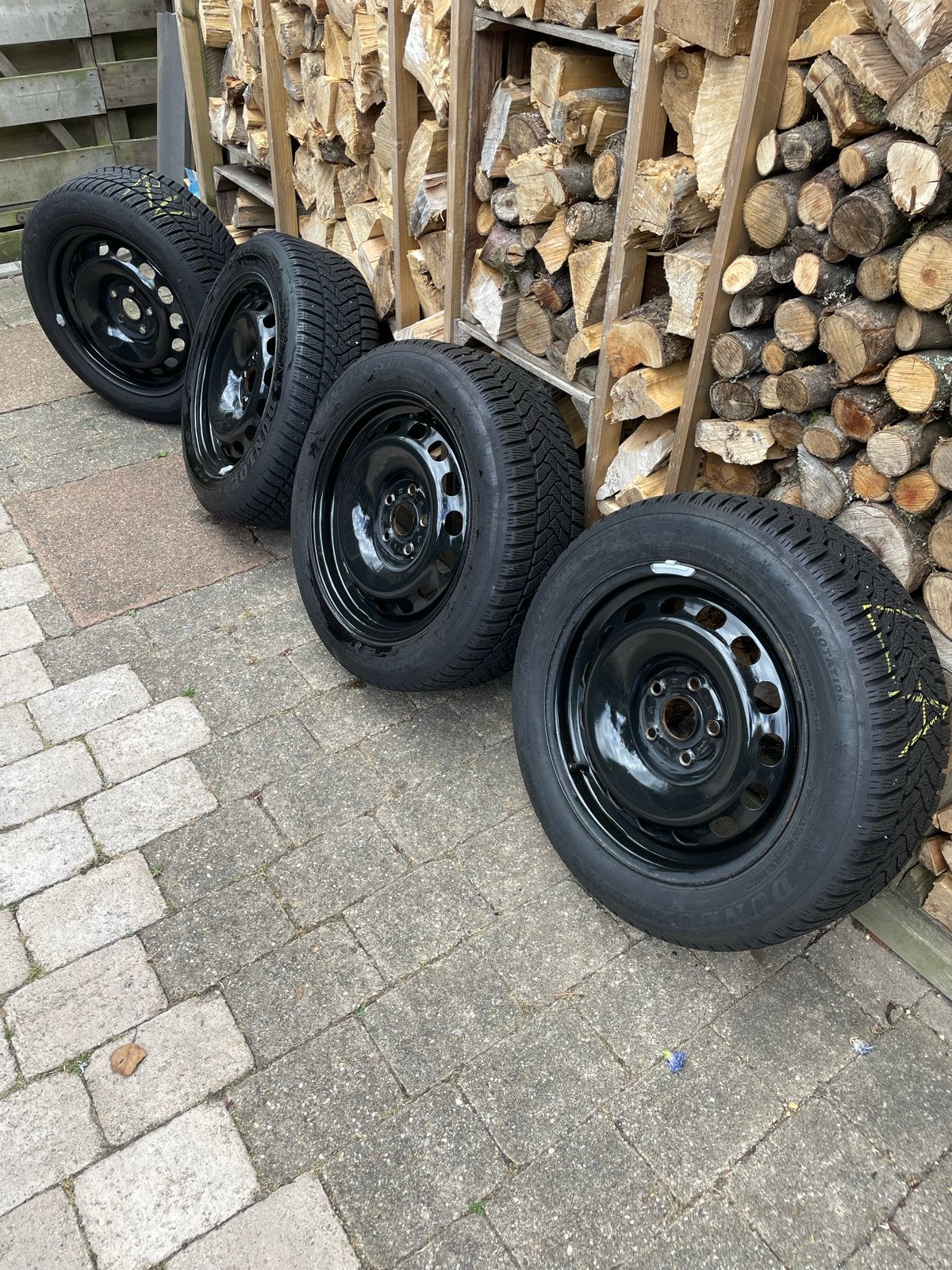 Dunlop Winterbanden op stalen velgen 205/55R16, Auto-onderdelen, Banden en Velgen, Ophalen, Gebruikt, 16 inch, Banden en Velgen
