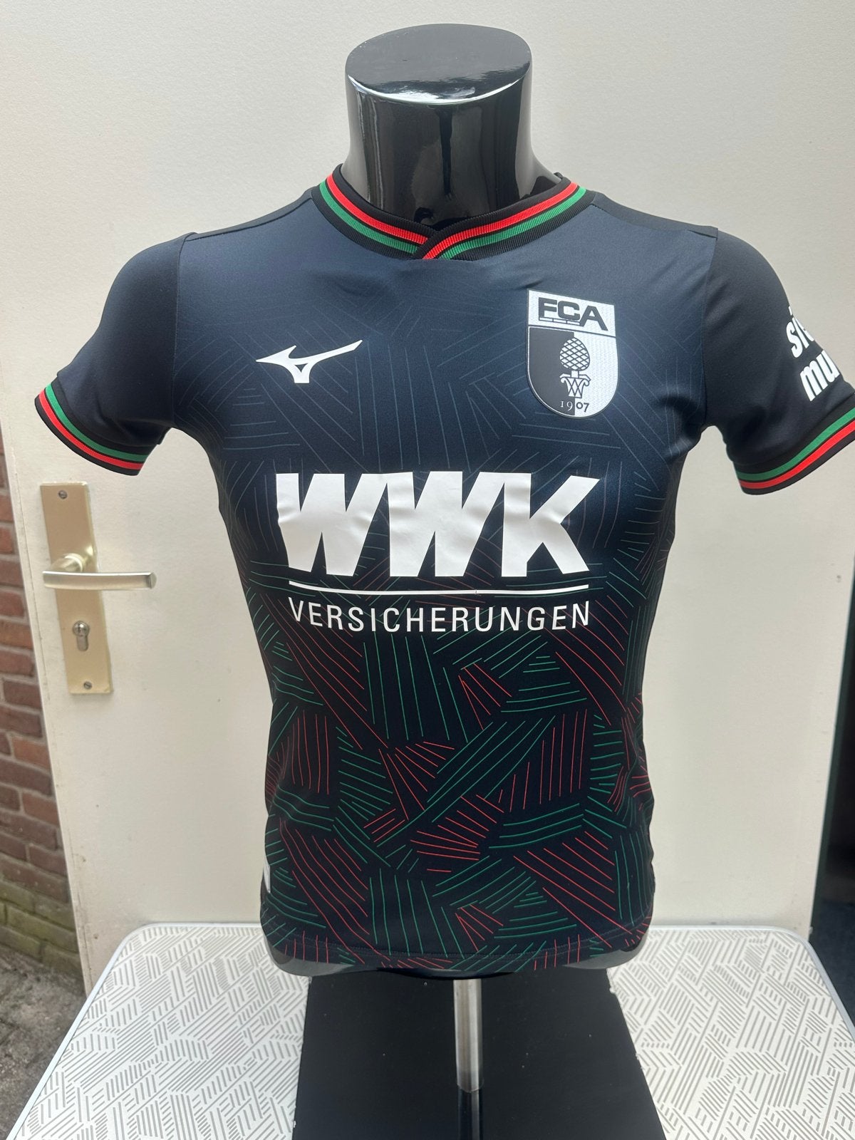 FC Augsburg Thuisshirt 2023/2024 - Maat 152/Y12, Ophalen of Verzenden, Zo goed als nieuw, Buitenlandse clubs, Shirt