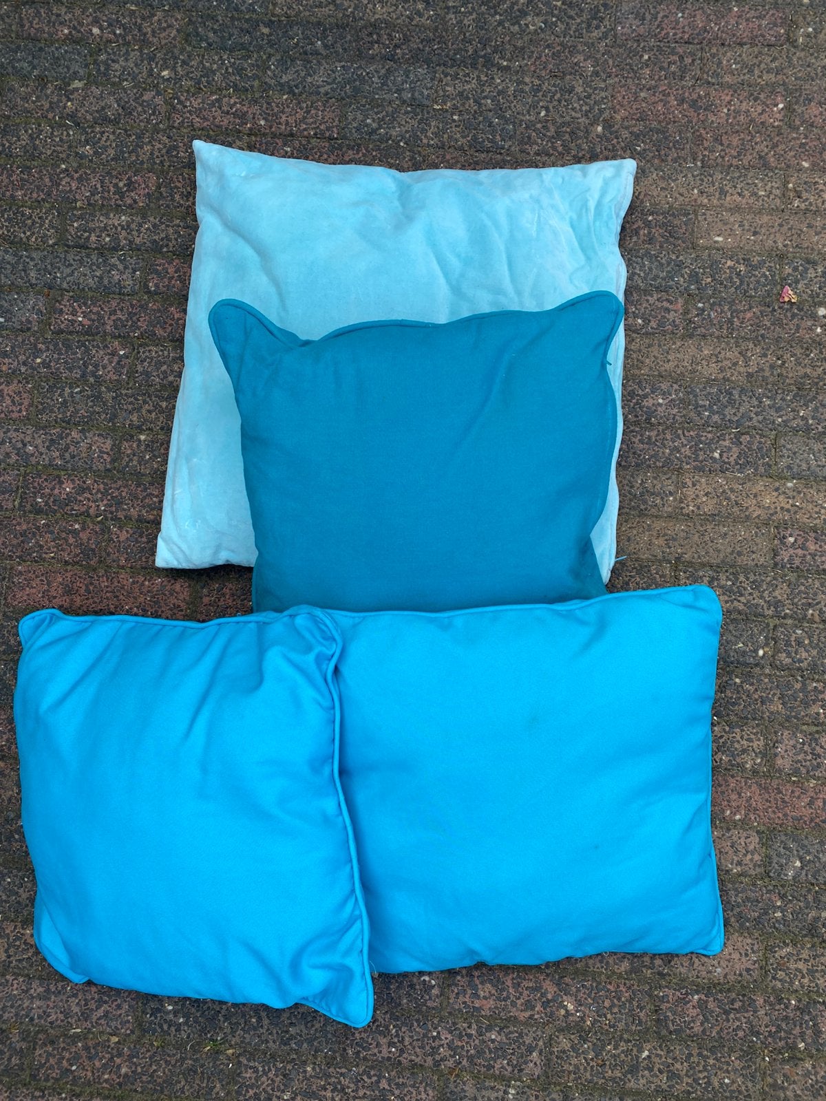 4 turquoise kussens, Huis en Inrichting, Woonaccessoires | Kussens, Ophalen of Verzenden, Zo goed als nieuw, Blauw, Vierkant
