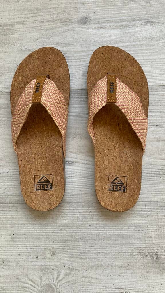Reef slippers met kurk zool en roze bandjes, maat38,5 (=8), Kleding | Dames, Schoenen, Ophalen of Verzenden, Zo goed als nieuw