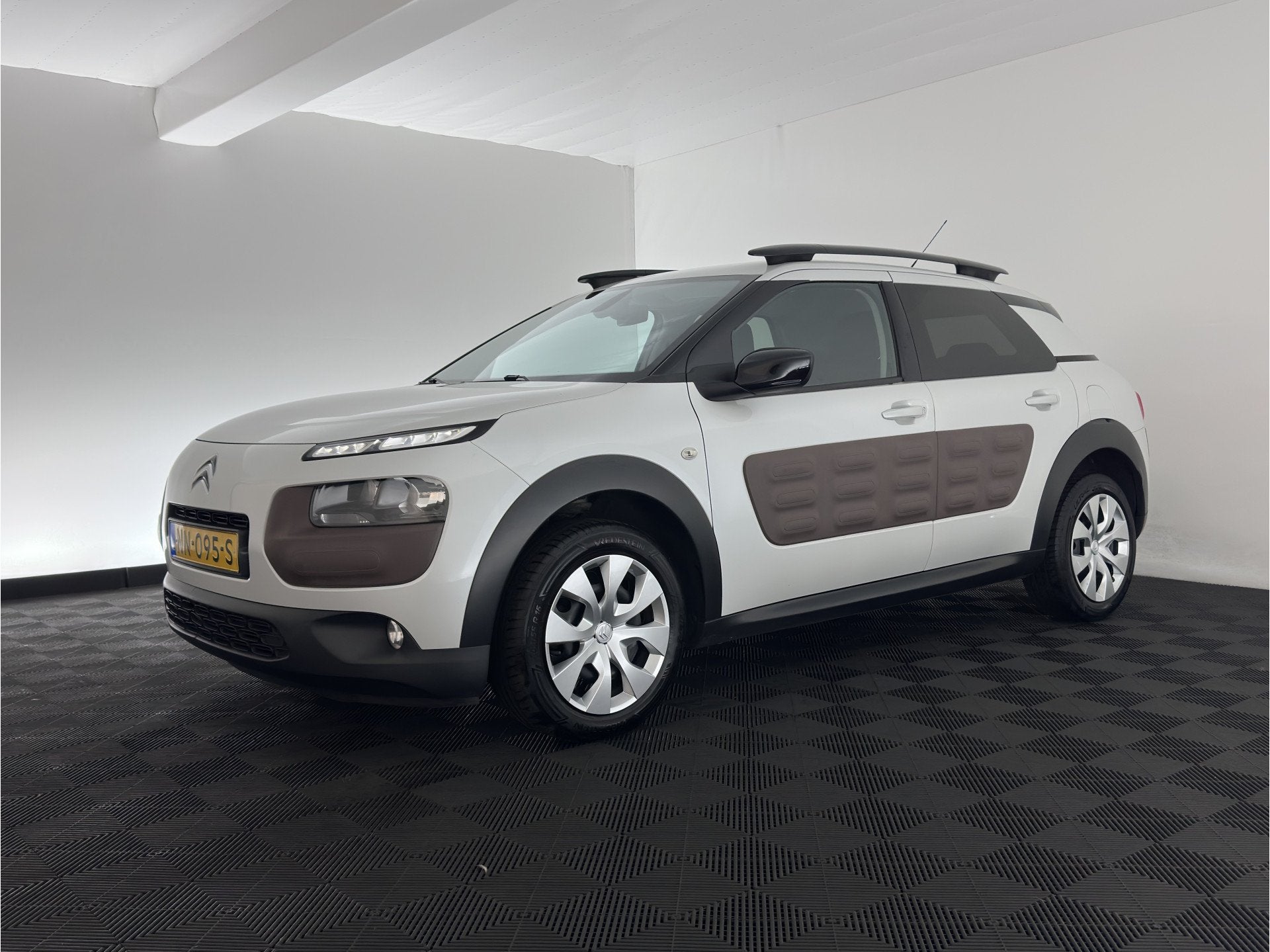 Citroën C4 Cactus 1.2 PureTech Business *NAVI-FULLMAP | DIG, Voorwielaandrijving, Stof, Euro 6, 1199 cc