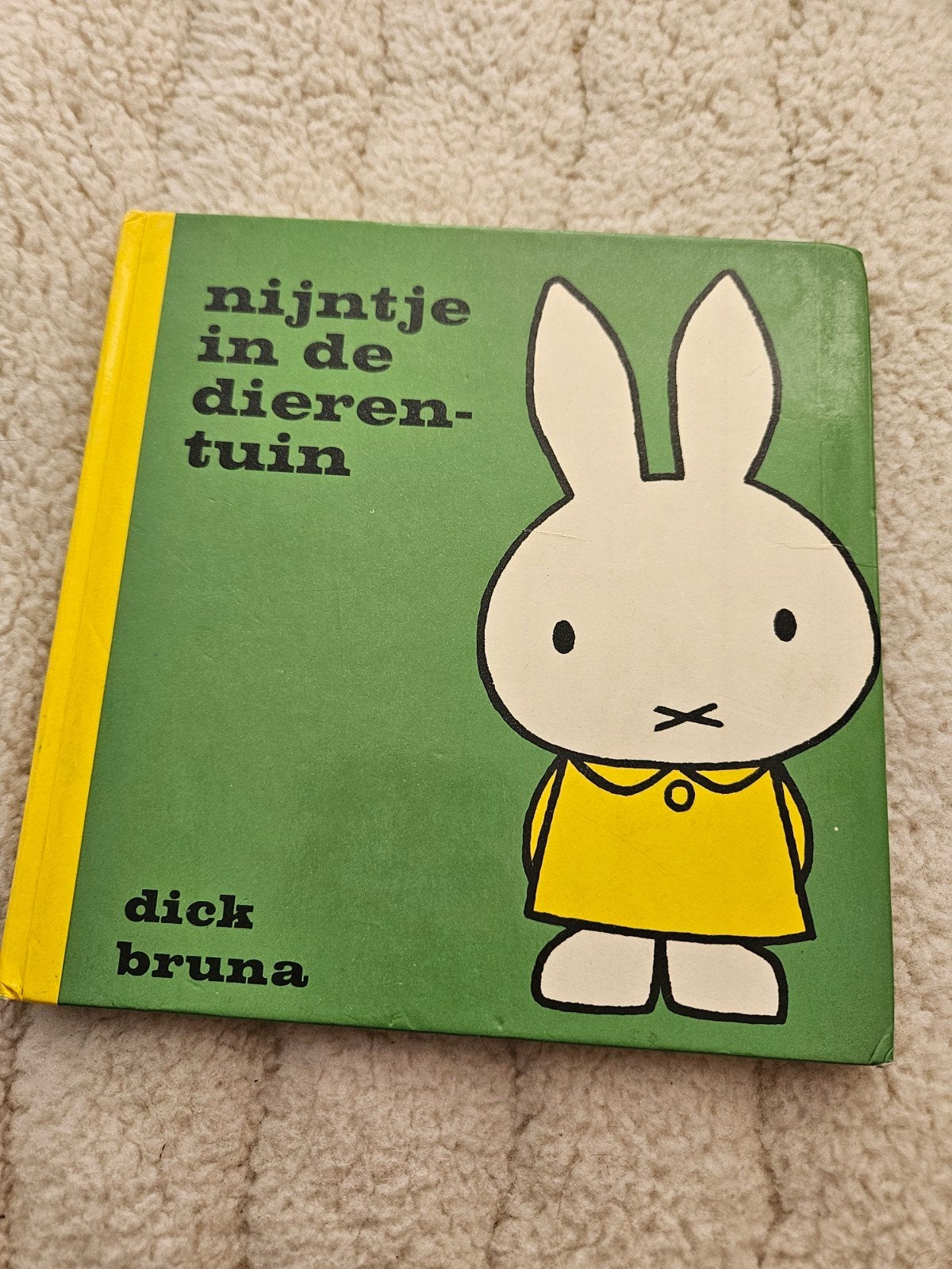 Nijntje in de dierentuin - Dick Bruna (1977), Boeken, Ophalen of Verzenden, Gelezen, Dick Bruna, 2 tot 3 jaar
