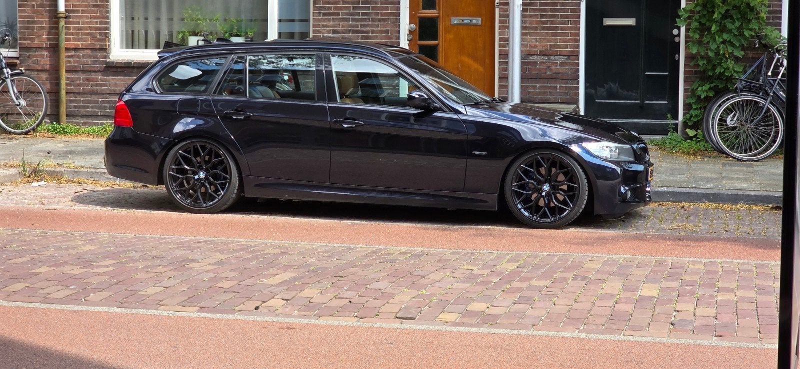 BMW 3-Serie 3.0 I 325 Touring AUT 2012 Zwart CARBON, 745 kg, Achterwielaandrijving, Particulier, 1600 kg
