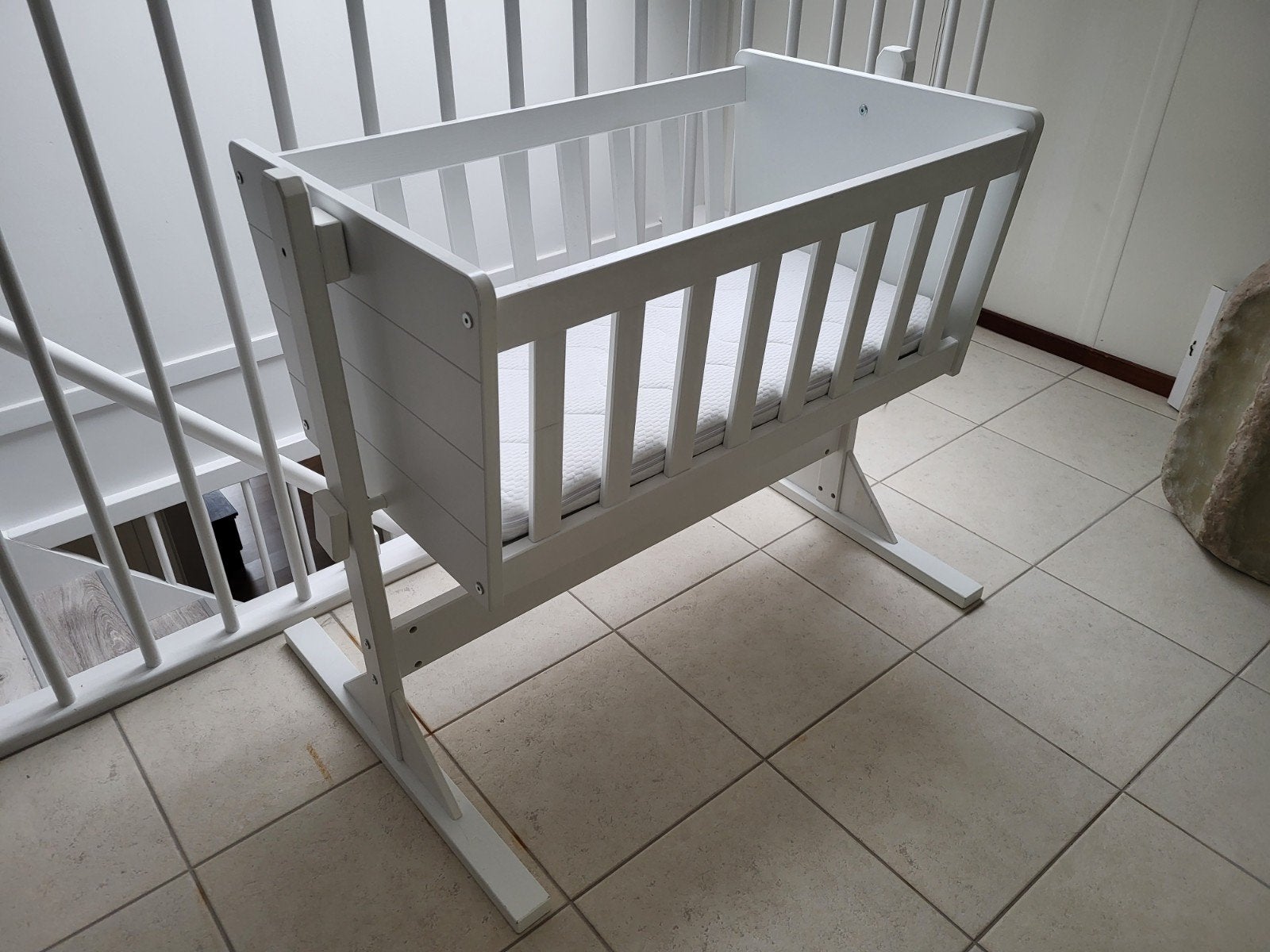 Stevig houten schommelwiegje Happy Baby Noordzee, Kinderen en Baby's, Babywiegjes en Ledikanten, Ophalen, Zo goed als nieuw, Wieg