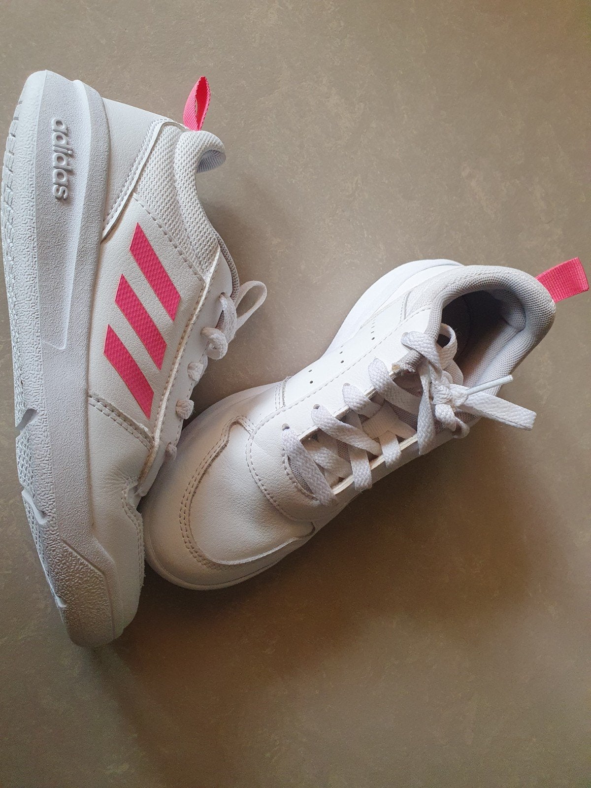 Adidas sportschoenen wit met roze strepen, maat 33, Ophalen, Adidas, Gebruikt, Meisje