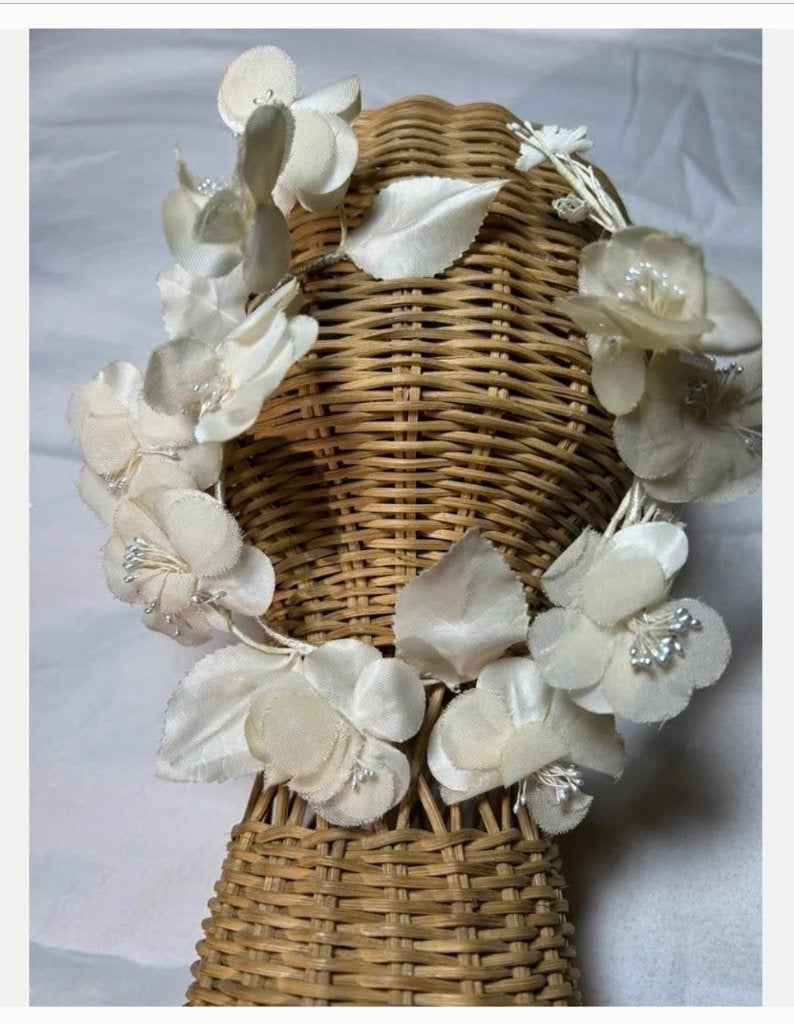 Antieke tiara, stof blaadjes bloemen, Antiek en Kunst, Antiek | Kleding en Accessoires, Ophalen of Verzenden, Dames