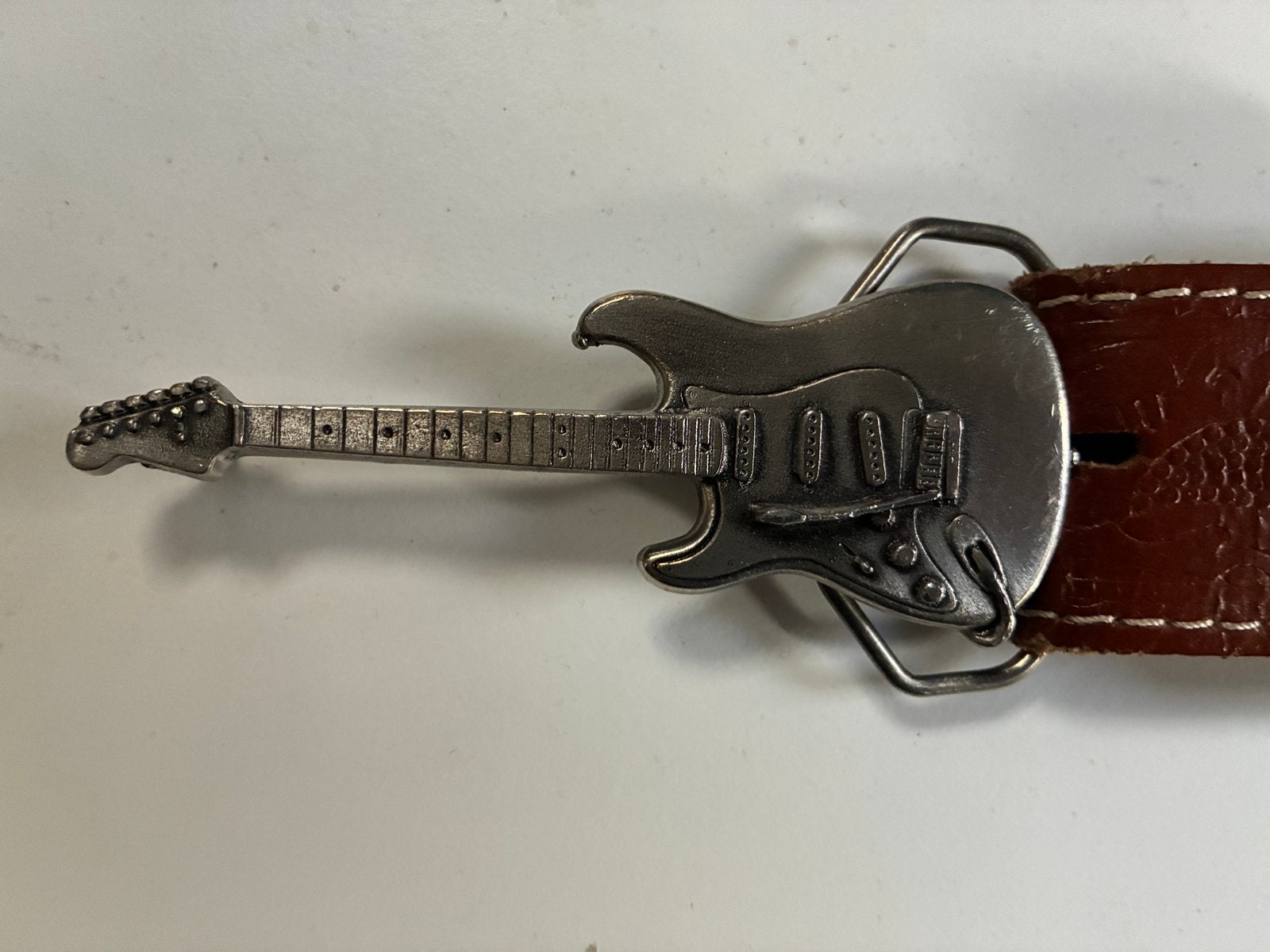 Bruine leren herenriem met Gitaar gesp Stratocaster, Kleding | Heren, Ophalen of Verzenden, Gedragen, Bruin, Echt leder