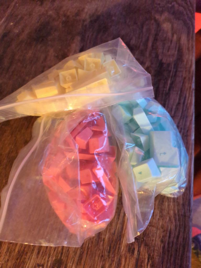 Complete set keycaps in 3 kleuren, Ophalen of Verzenden, Overige indelingen, Nieuw