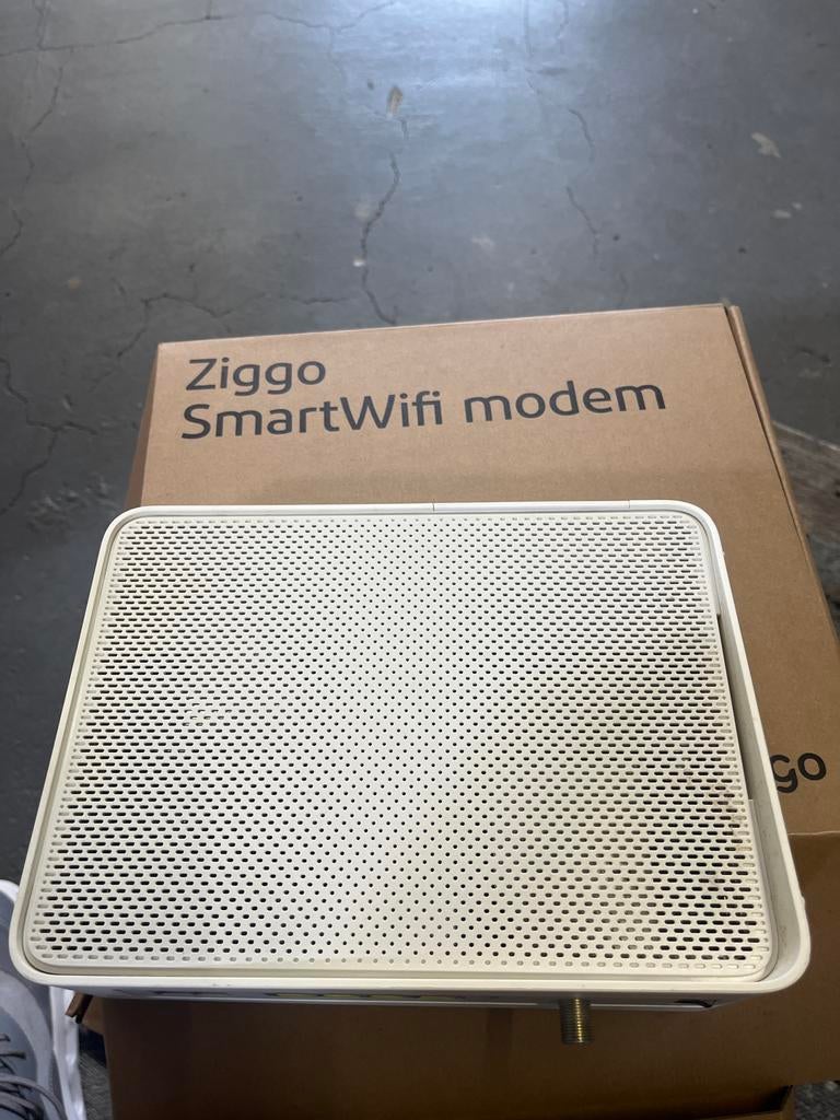 Ziggo SmartWifi modem F3896LG-ZG (4 stuks beschikbaar), Router met modem, Gebruikt, Ophalen of Verzenden, Nvt