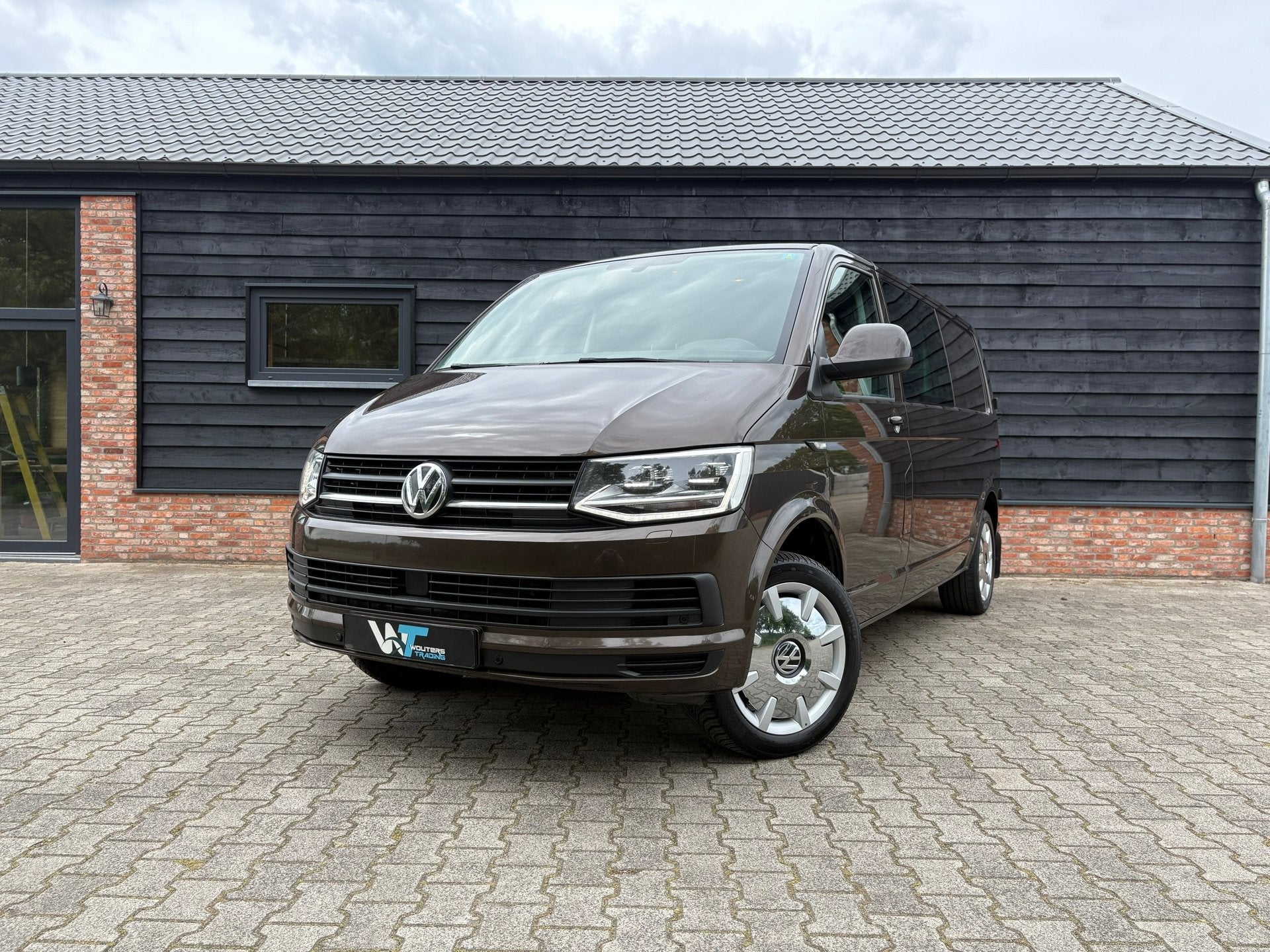 Volkswagen Transporter 2.0 TDI L2H1 Highline - 5 persoons -, Stof, Gebruikt, Zwart, 4 cilinders