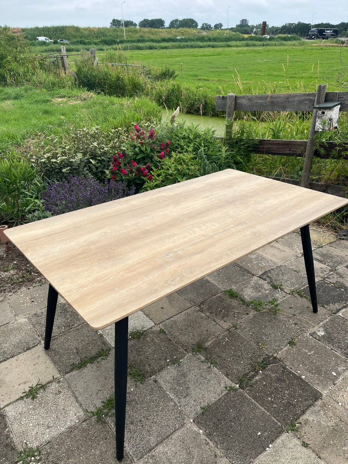 Stevige tafel met cosmetische imperfecties, Ophalen, Gebruikt, 50 tot 100 cm, 150 tot 200 cm