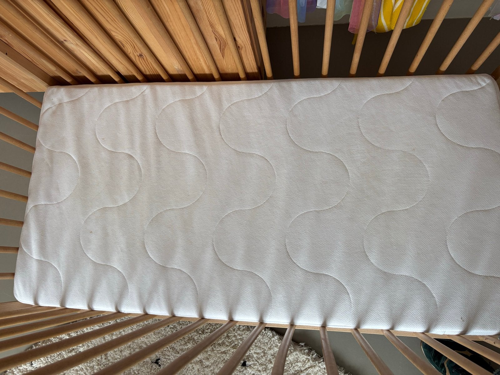 Foto 2 van Houten Ledikant met Matras en Beddengoed