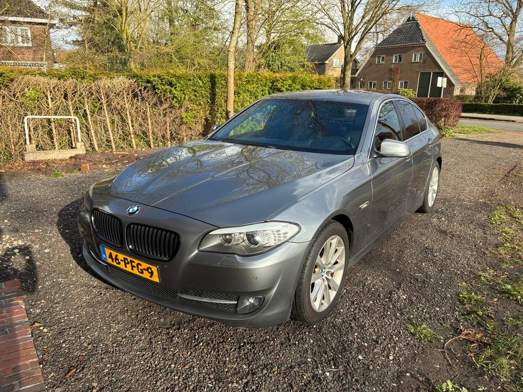 BMW 5-Serie 3.0 I 523 AUT 2011 Grijs Lezen!, Auto diversen, Schadeauto's, Automaat, Benzine, Sedan, Zilver of Grijs, Ophalen of Verzenden