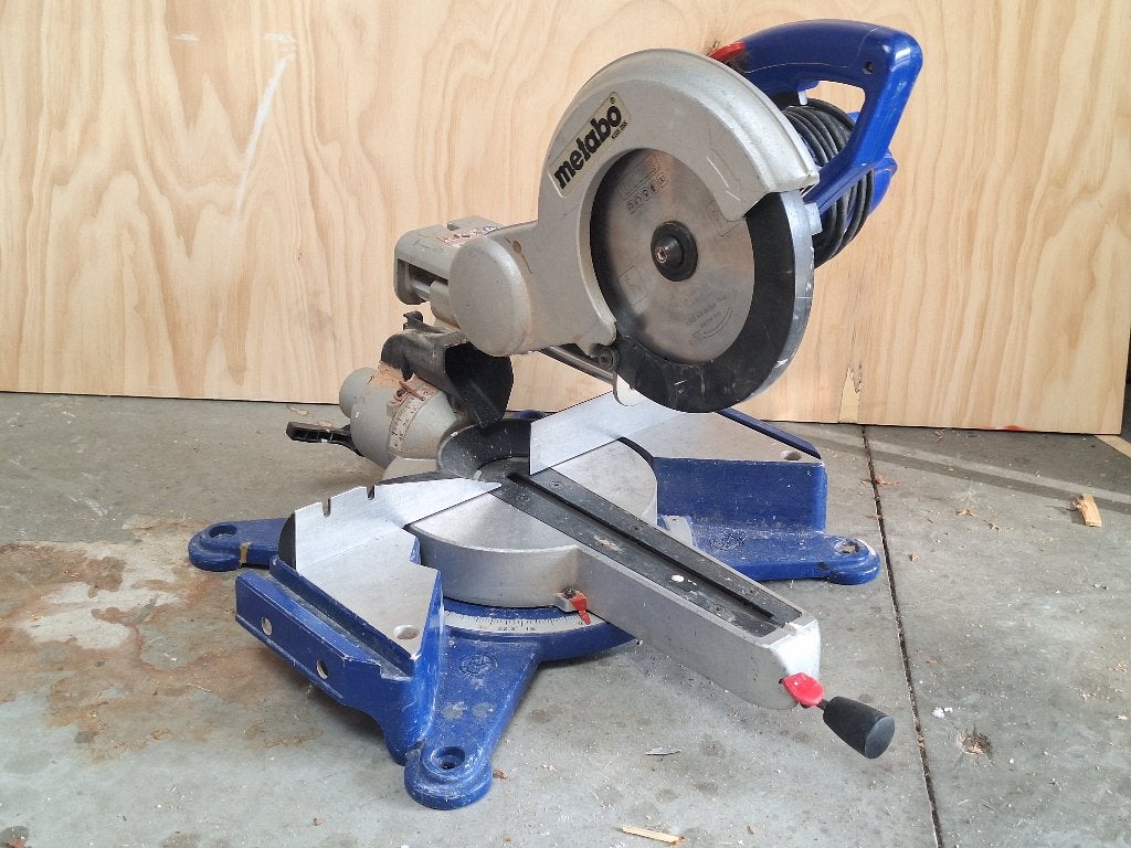 Metabo KGS 255 Afkortzaag - Krachtig en Betrouwbaar, Doe-het-zelf en Verbouw, Ophalen, Gebruikt, 70 mm of meer, Afkortzaag