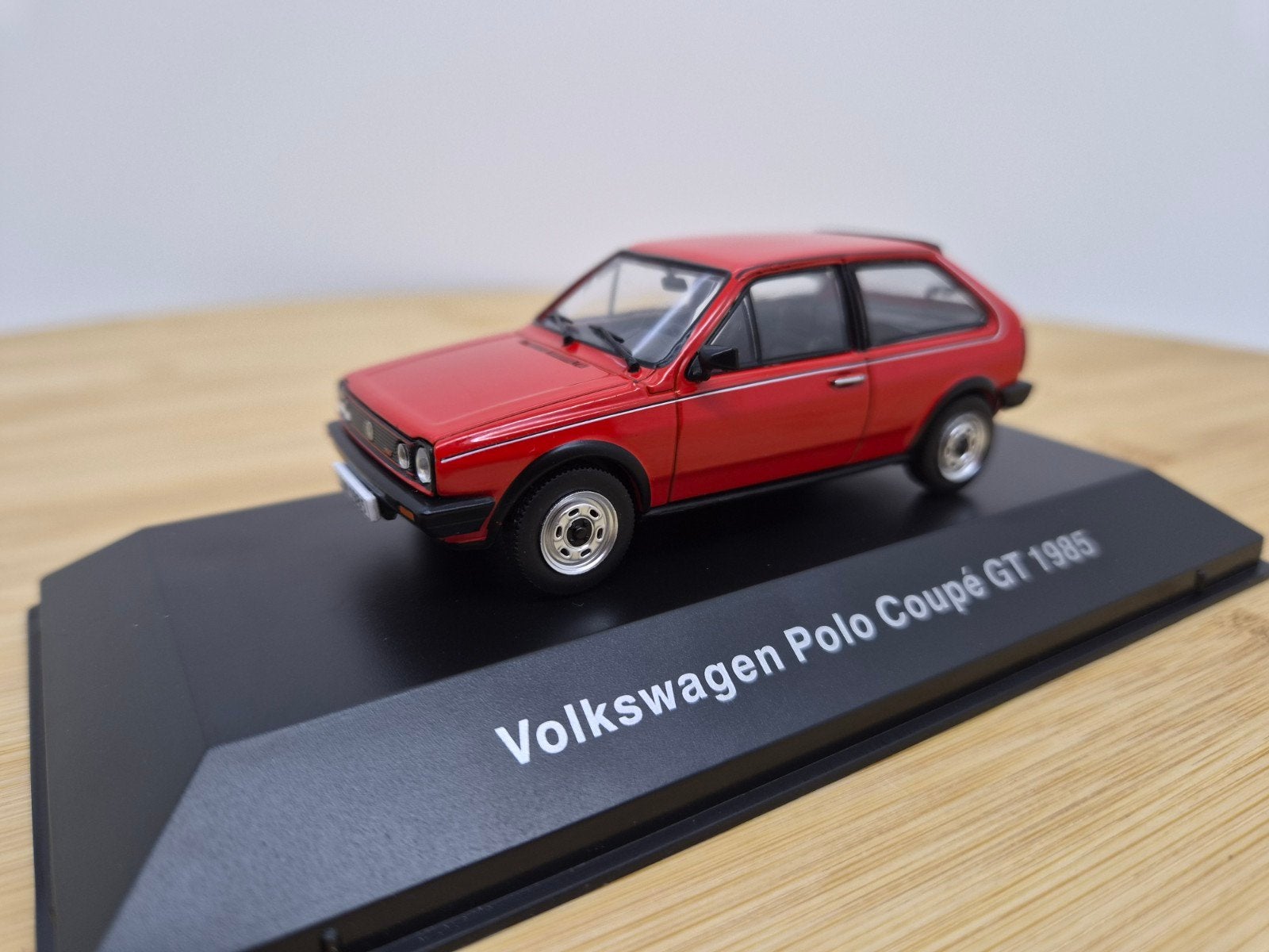 Ixo Models Volkswagen Polo Coupe GT Rood 1/43, Hobby en Vrije tijd, Modelauto's | 1:43, Overige merken, O, Auto, Nieuw