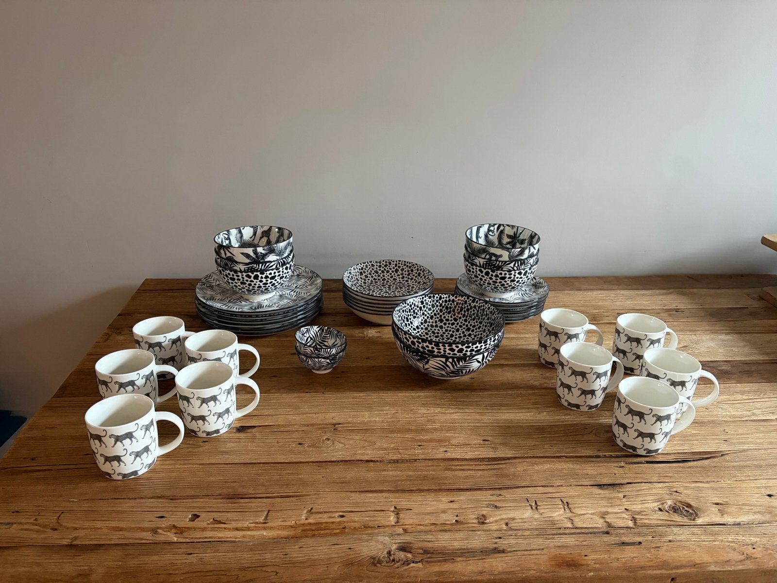 Action servies met dieren/jungle print en Siaki mokken, Ophalen, Gebruikt, Overige merken, Keramiek