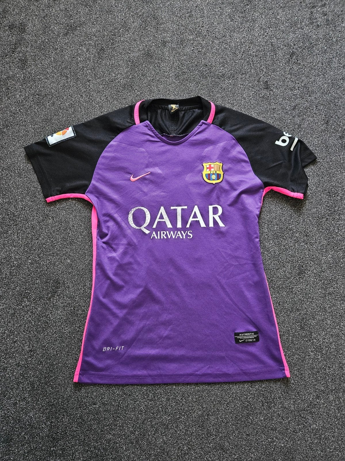 FC Barcelona Messi voetbalshirt maat 176, Gebruikt, Jongen of Meisje, Ophalen of Verzenden, Shirt of Longsleeve