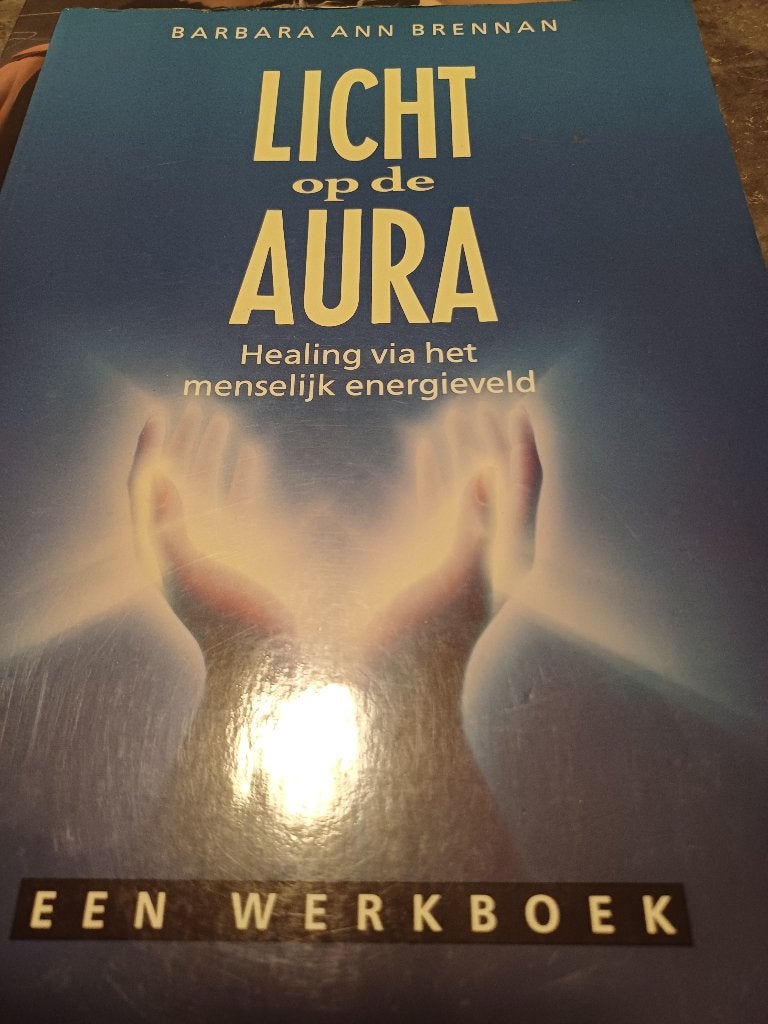 LICHT OP DE AURA, Ophalen of Verzenden, Zo goed als nieuw, Overige onderwerpen, Achtergrond en Informatie