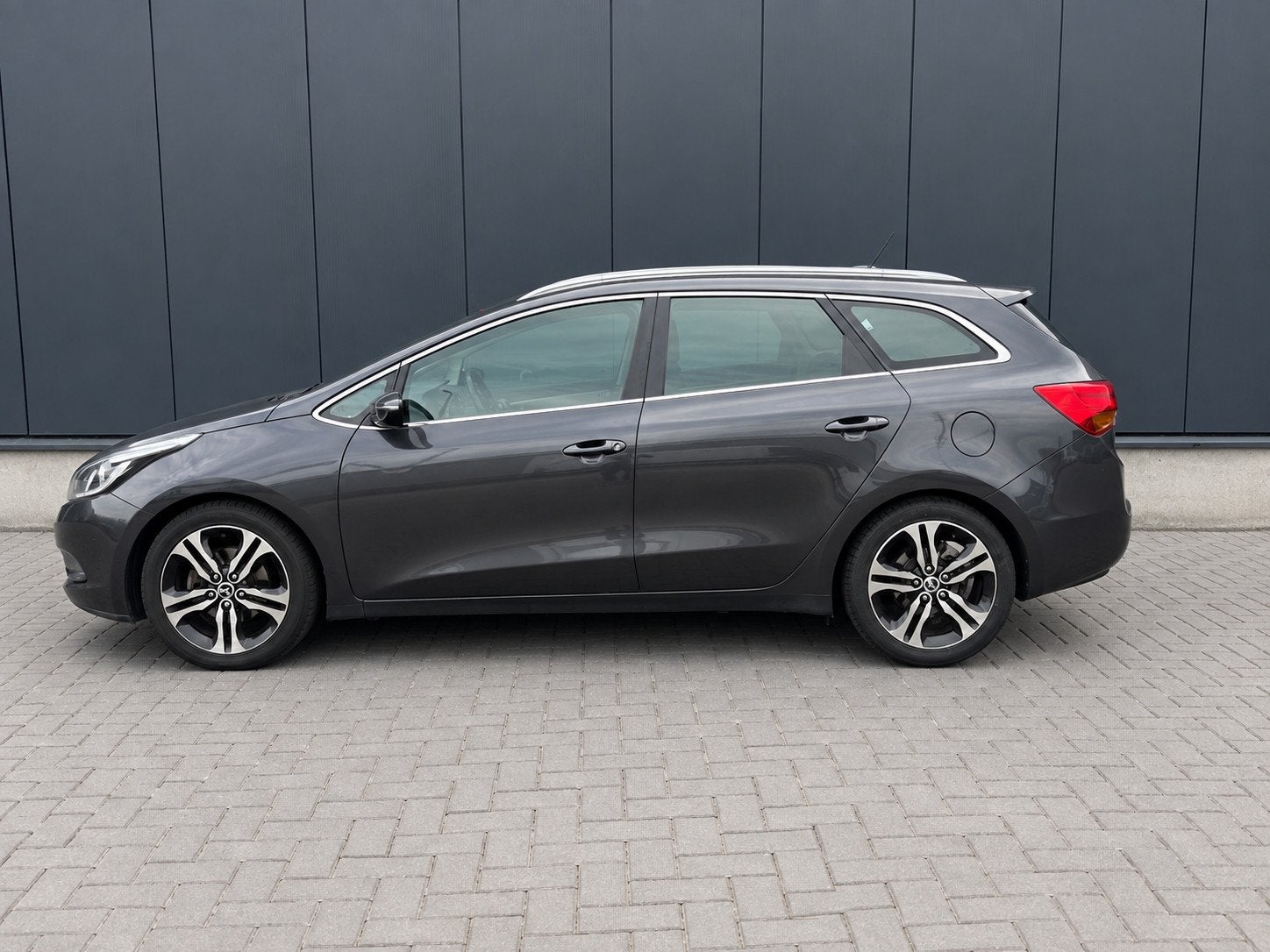 Foto 2 van Kia Cee'd Sportswagon 1.6 GDI Plus Pack Xenon led
