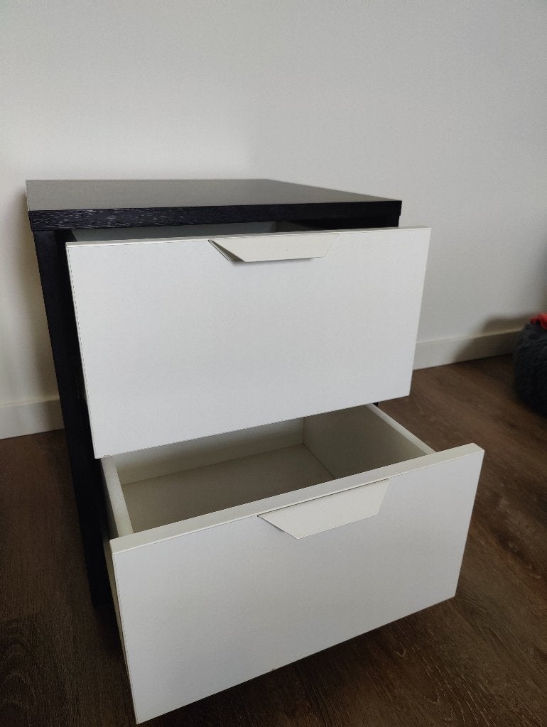Foto 2 van Nachtkastje IKEA