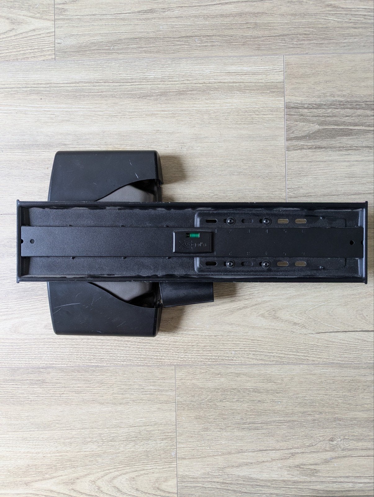 Vogels TV Muurbeugel - Zwart draaibaar 26-37 inch, Ophalen, Gebruikt
