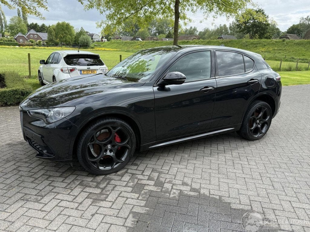 Alfa Romeo Stelvio 2.2 MJD ATX Competizione (bj 2023), Automaat, Zwart, Diesel, SUV of Terreinwagen