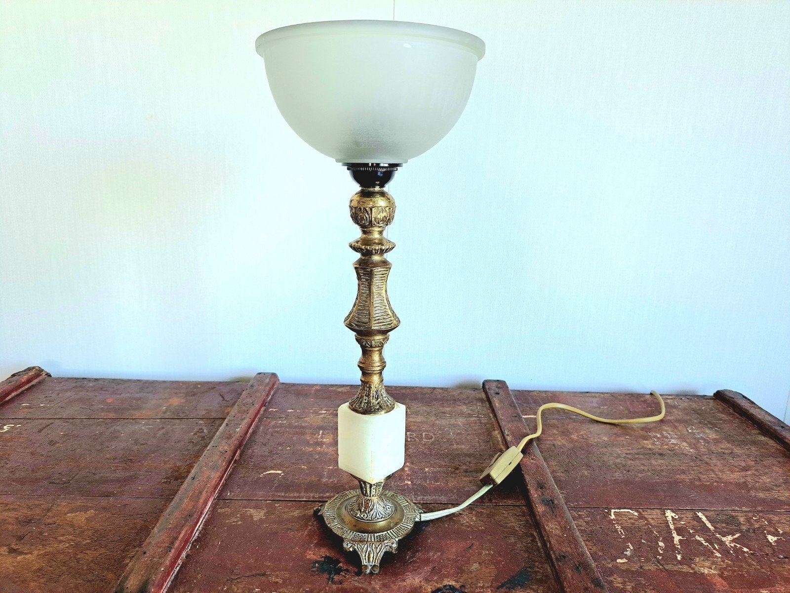 Antieke Art Nouveau Tafellamp met Melkglas Kap, Ophalen of Verzenden