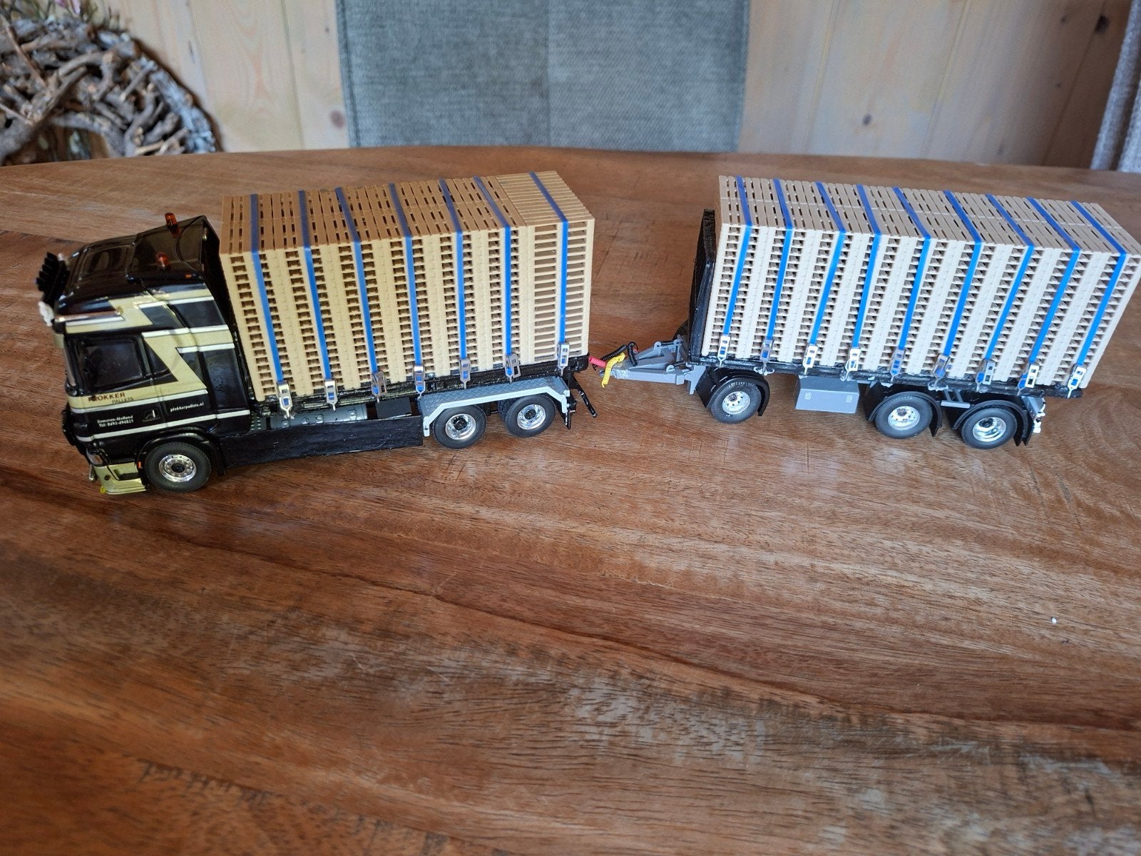 Plokker Pallets, Hobby en Vrije tijd, Modelauto's | 1:50, Ophalen of Verzenden, Zo goed als nieuw, Bus of Vrachtwagen, Tekno