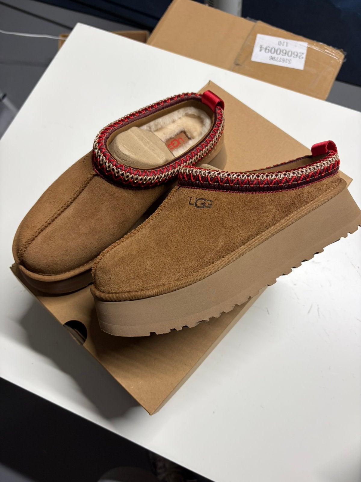 Ugg tazz Chestnut 37 + 38, Ophalen of Verzenden, Zo goed als nieuw, Jongetje of Meisje, Laarsjes