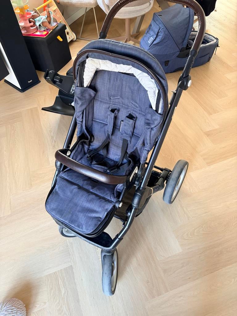 Mutsy Evo kinderwagen met reiswieg en zitje inc maxi pebble, Kinderen en Baby's, Kinderwagens en Combinaties, Gebruikt, Ophalen of Verzenden