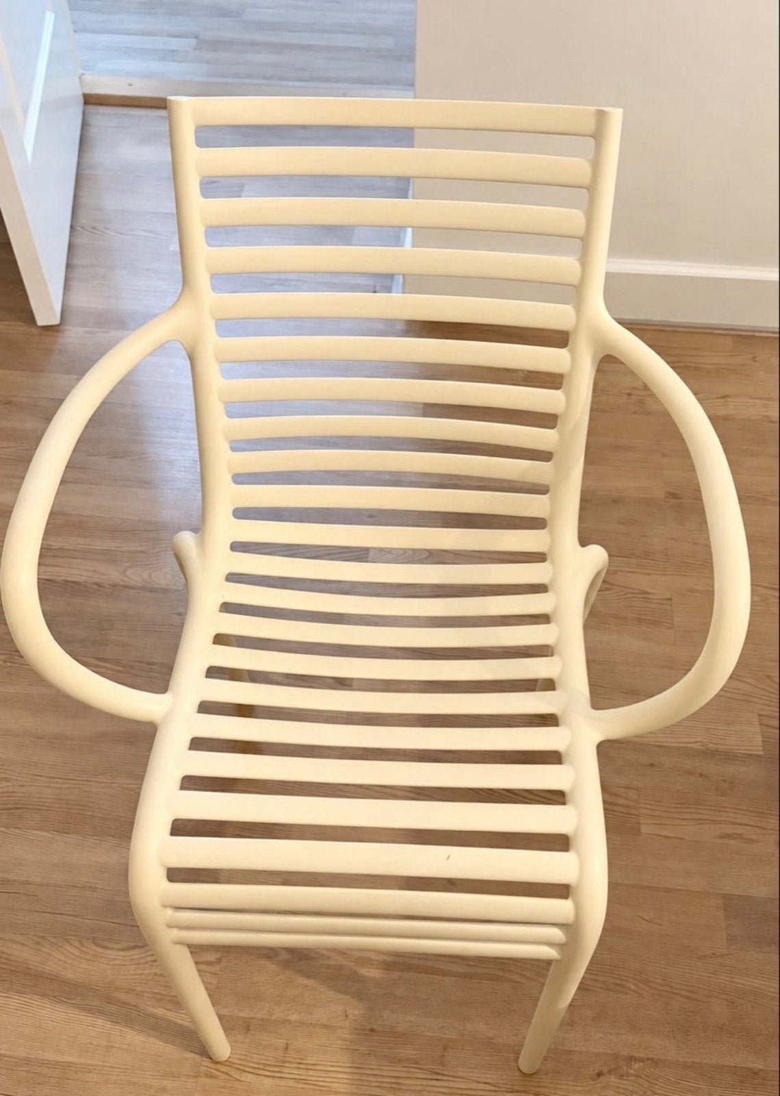 Pip-e Armstoel van Philippe Starck voor DriadeStore, Ophalen, Kunststof, Gebruikt, Wit