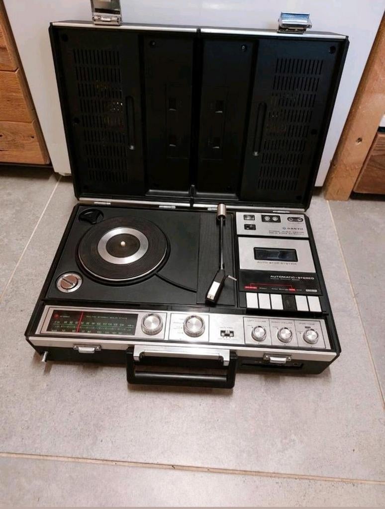 ZELDZAME Vintage Sanyo Stereo Music Center (G-2612EZ), Ophalen of Verzenden, Gebruikt, Tuner of Radio, Draagbaar