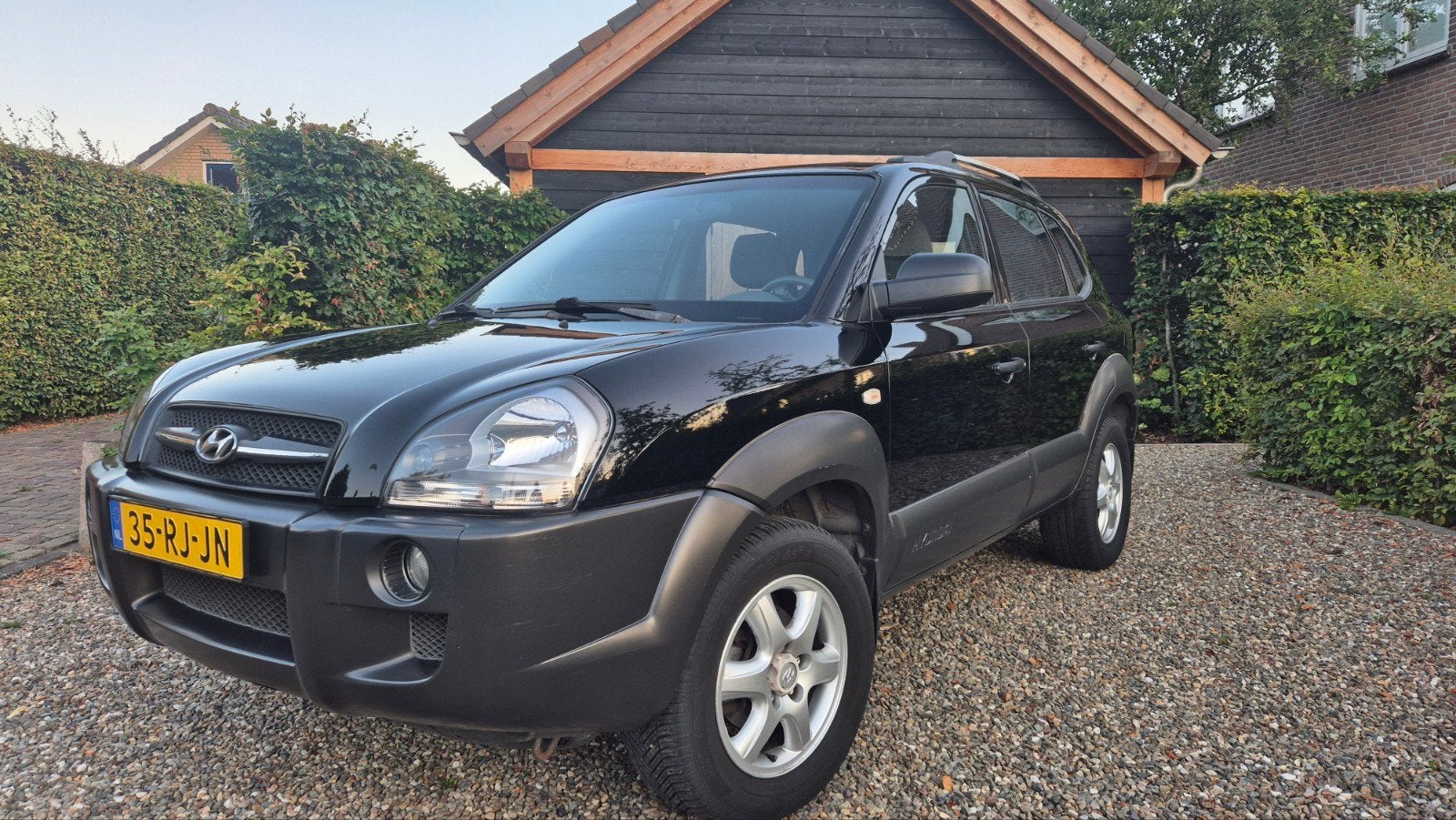 Hyundai Tucson 2.0 I 2WD 2005 Zwart, Auto's, 4 cilinders, Zwart, Origineel Nederlands, 75 €/maand