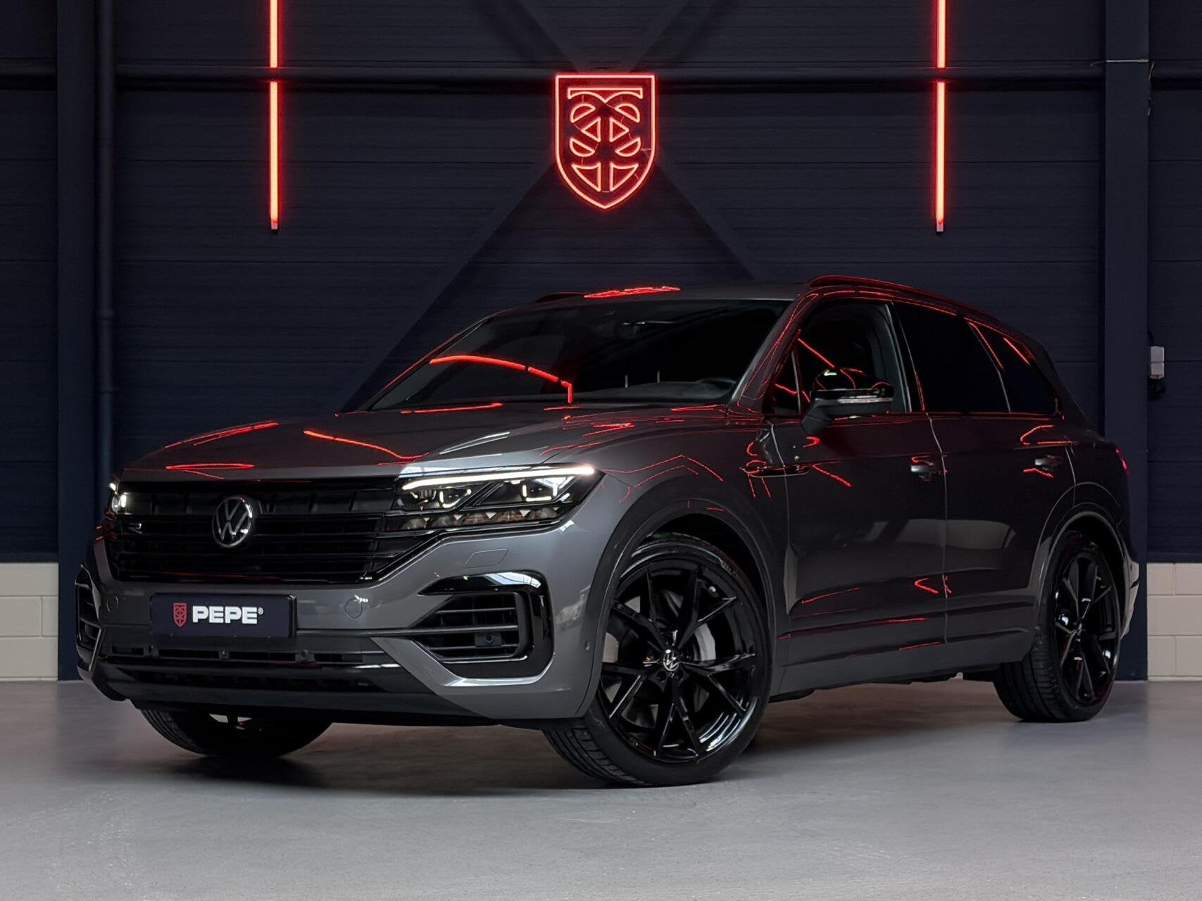 Volkswagen Touareg TSI eHybrid 4MOTION R |PANO|TREK|360|DYNA, Automaat, Gebruikt, Zwart, 2995 cc