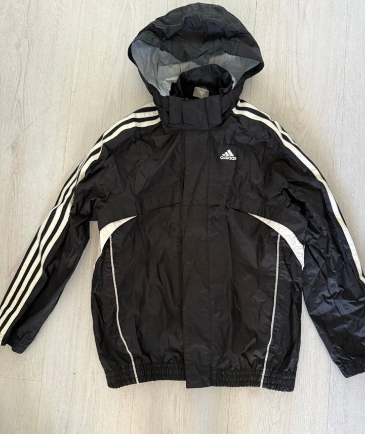 Adidas regenjas voor kinderen - 60cm lng 49cm brd, Kinderen en Baby's, Ophalen of Verzenden, Gebruikt, Jongen of Meisje
