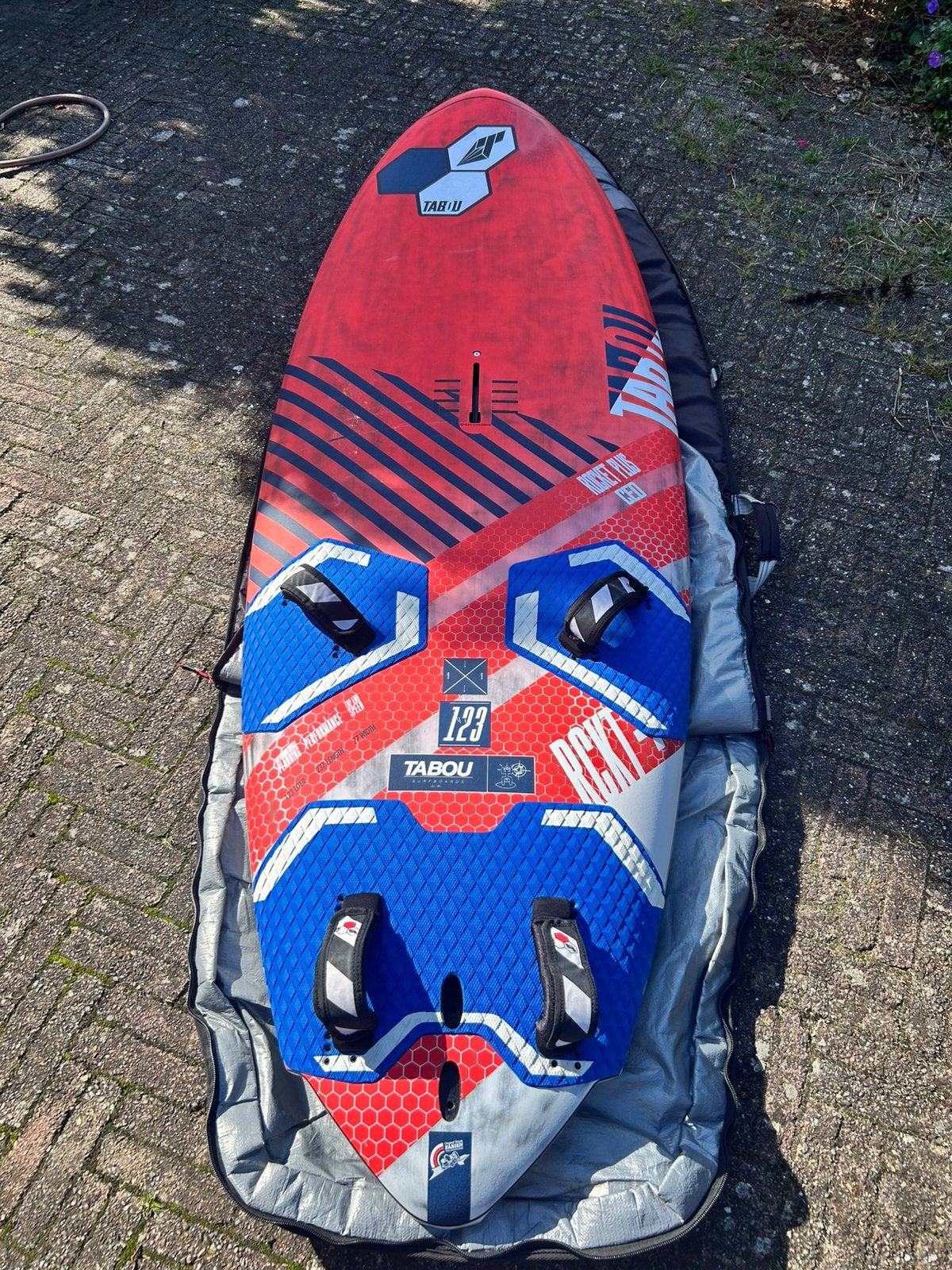 Tabou Rocket+ 123 CED – Inclusief Vin & NeilPryde Boardbag, Watersport en Boten, Ophalen, Gebruikt, Tabou, Minder dan 250 cm