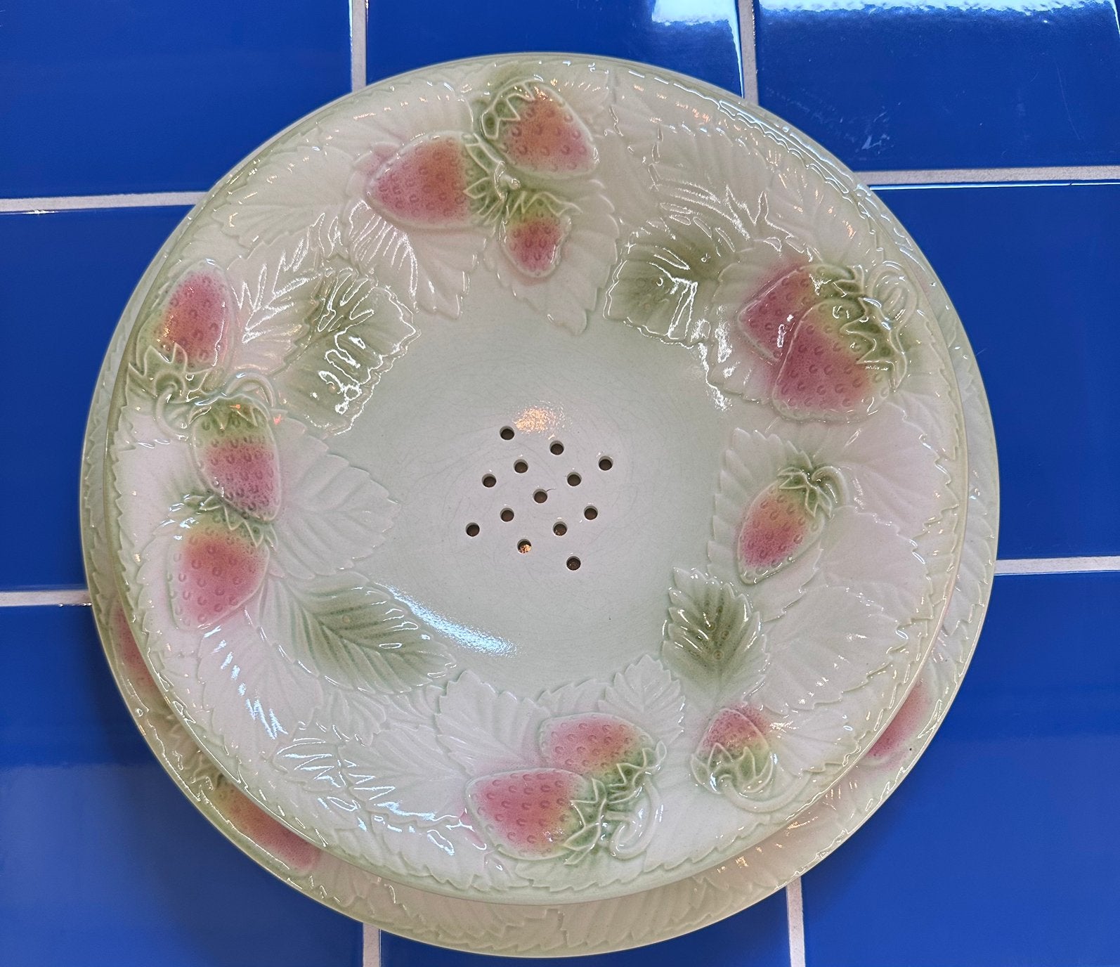 Vintage Fruitschaal met treef - Salins Les Bains aardbei, Ophalen of Verzenden