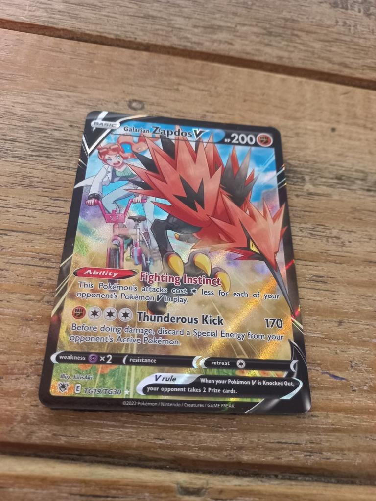 Galarian zapdos v, Ophalen of Verzenden, Zo goed als nieuw, Losse kaart, Foil