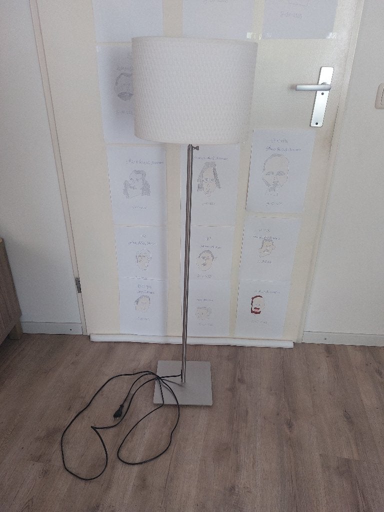 IKEA vloerlamp – wit, verstelbaar in hoogte, Ophalen, Kunststof, E27 (groot), Zo goed als nieuw