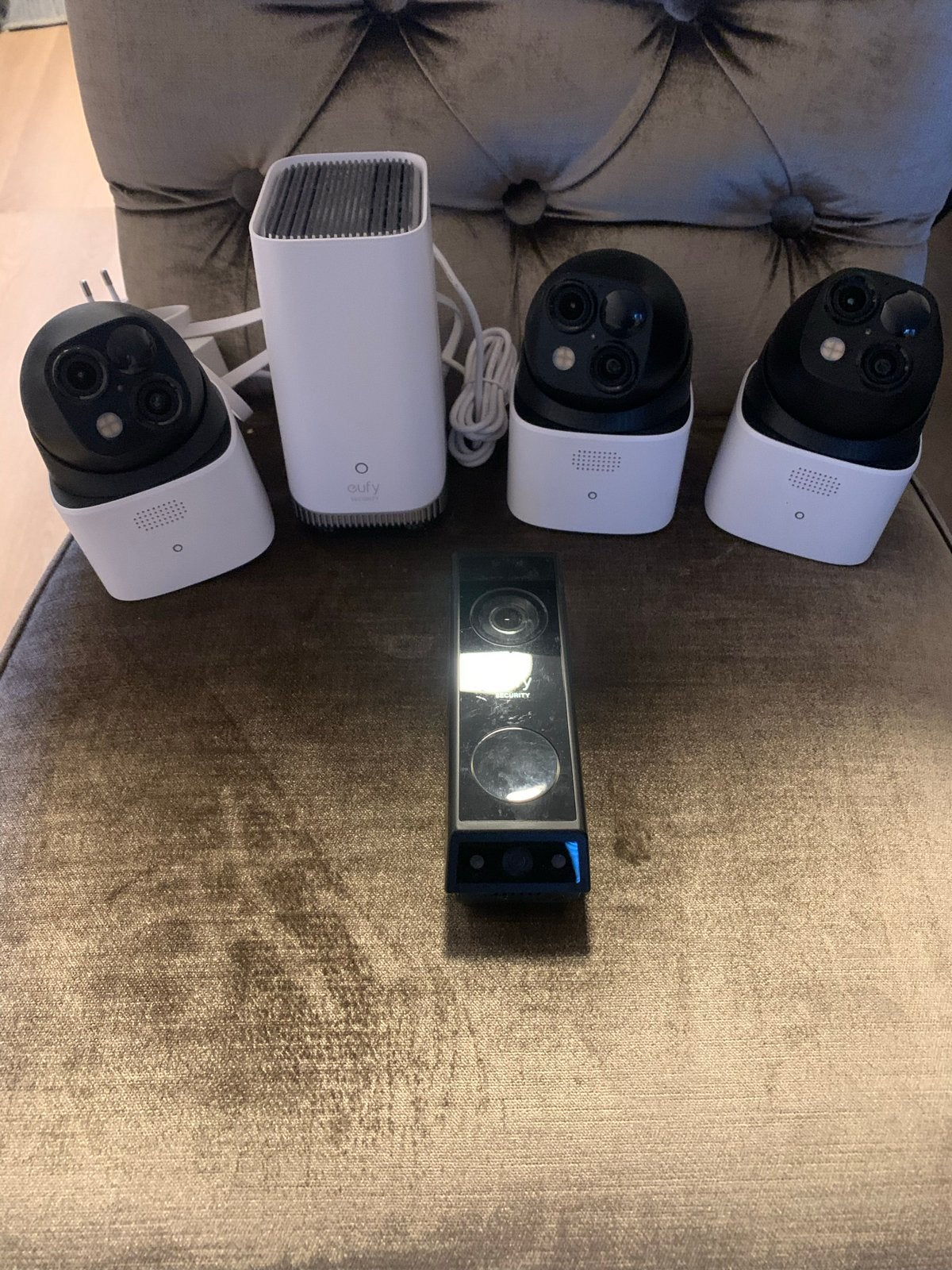 Eufy Beveiligingsset: 3x 360 Camera's, Deurbel & Homebase 3, Ophalen of Verzenden, Zo goed als nieuw, Buitencamera