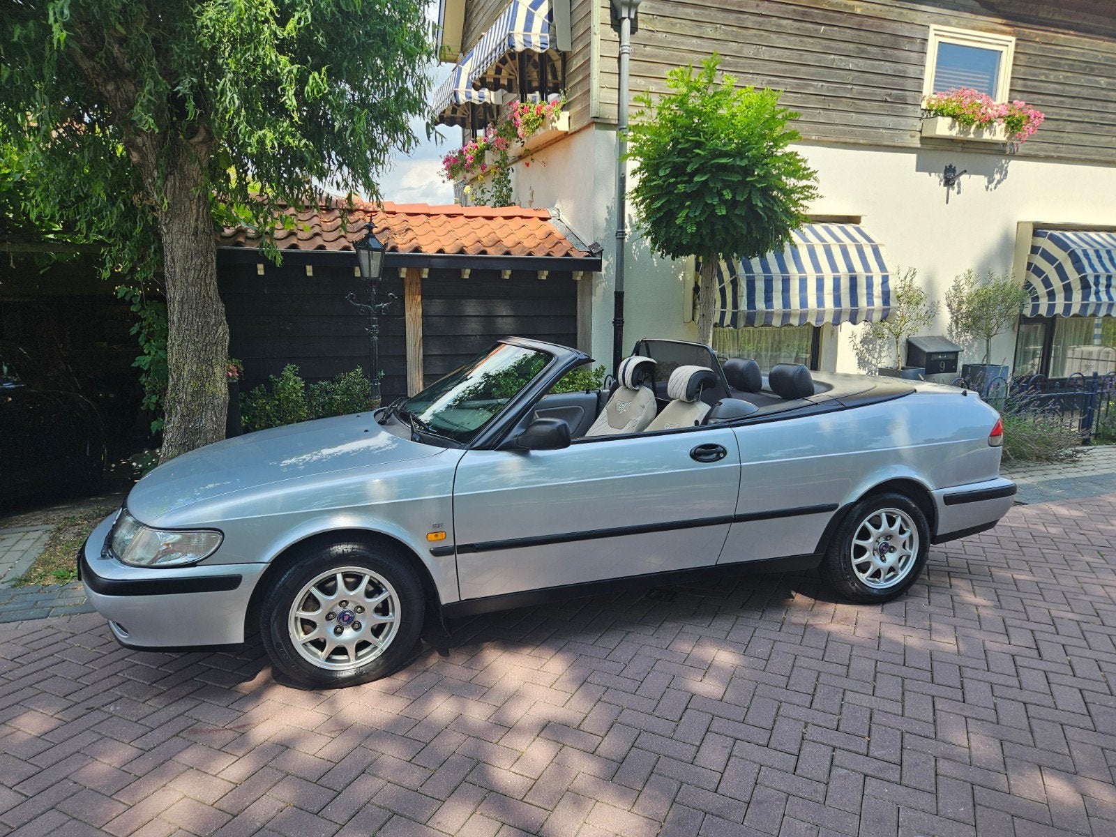 Saab 9-3 2.0 T Cabrio AUT 2000 Grijs, Auto's, Zwart, 4 cilinders, Cabriolet, 4 stoelen