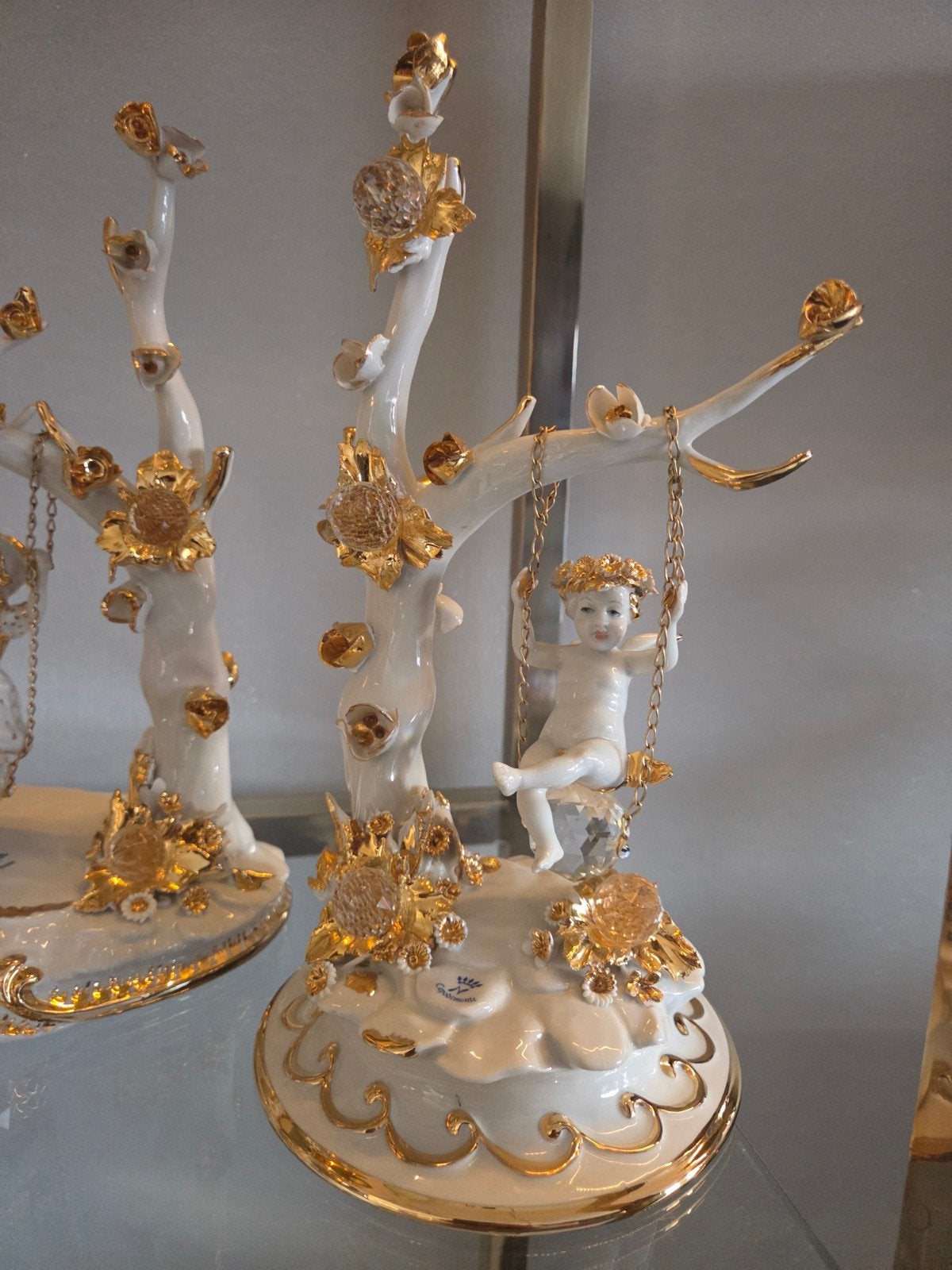 Capodimonte engel op schommel, Ophalen