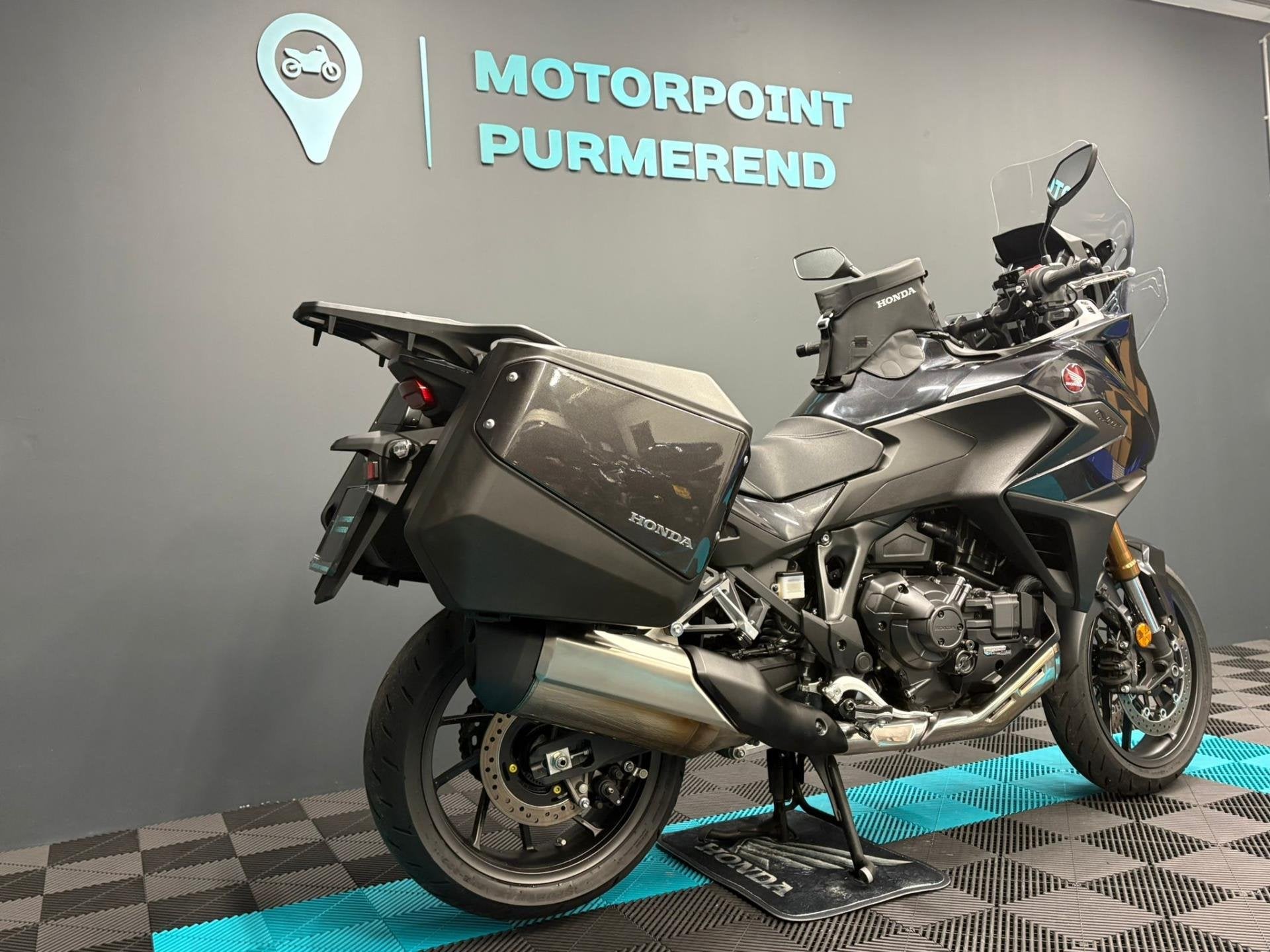 Honda NT 1100 DCT ES, Motoren, Honda, Rivium boulevard 222A
2909lk  Capelle a/d IJsel, NL, Bedrijf, Handvatverwarming