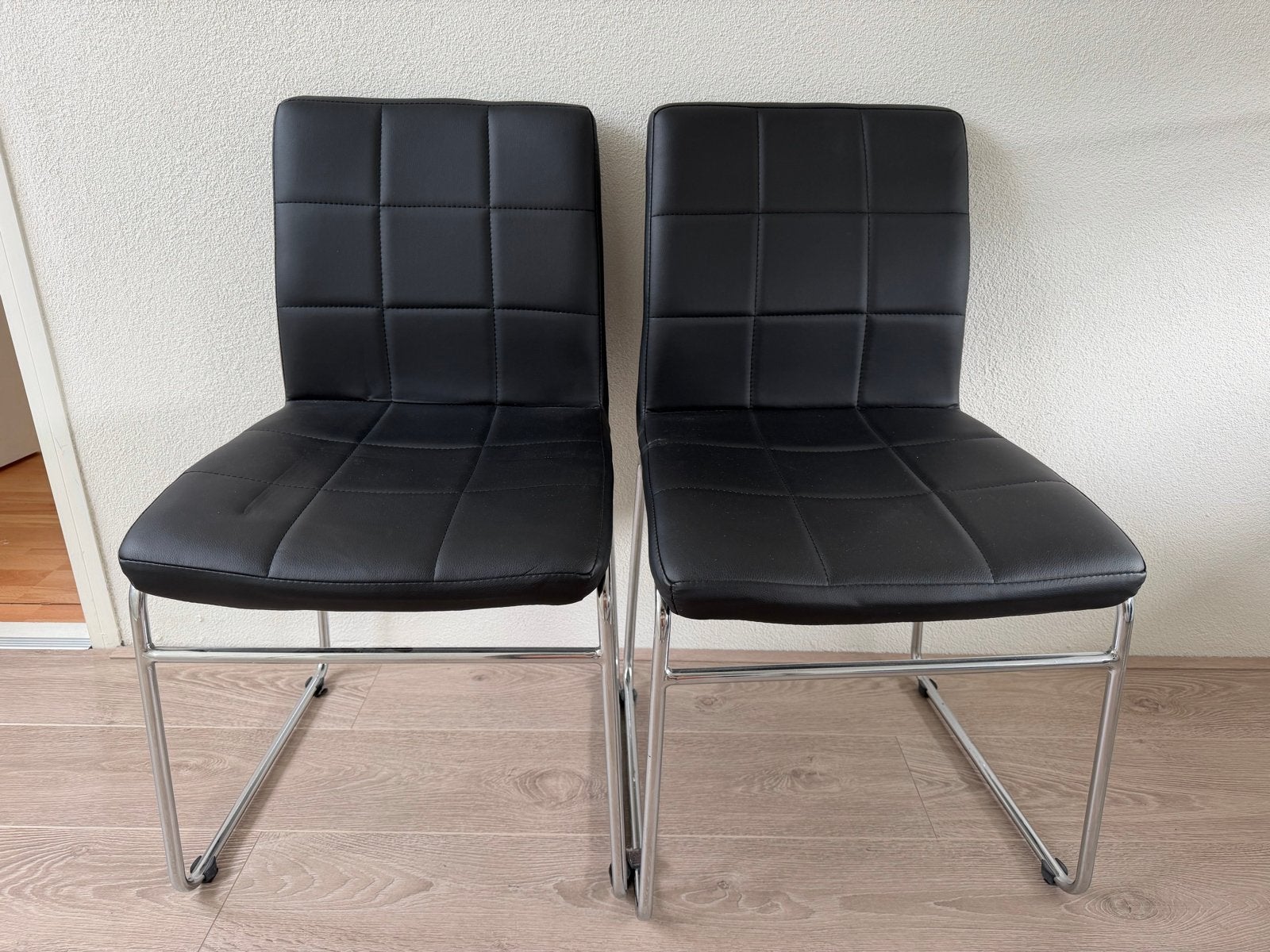 4 zwarte eetkamerstoelen met chromen onderstel, Ophalen, Gebruikt, Zwart, Leer