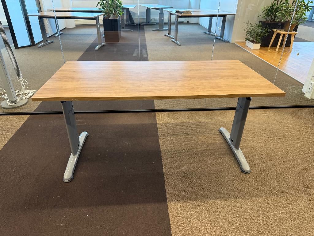 Instelbaar bureau / tafel met schroef, 30 stuks, Huis en Inrichting, Bureaus, Ophalen of Verzenden, In hoogte verstelbaar, Gebruikt
