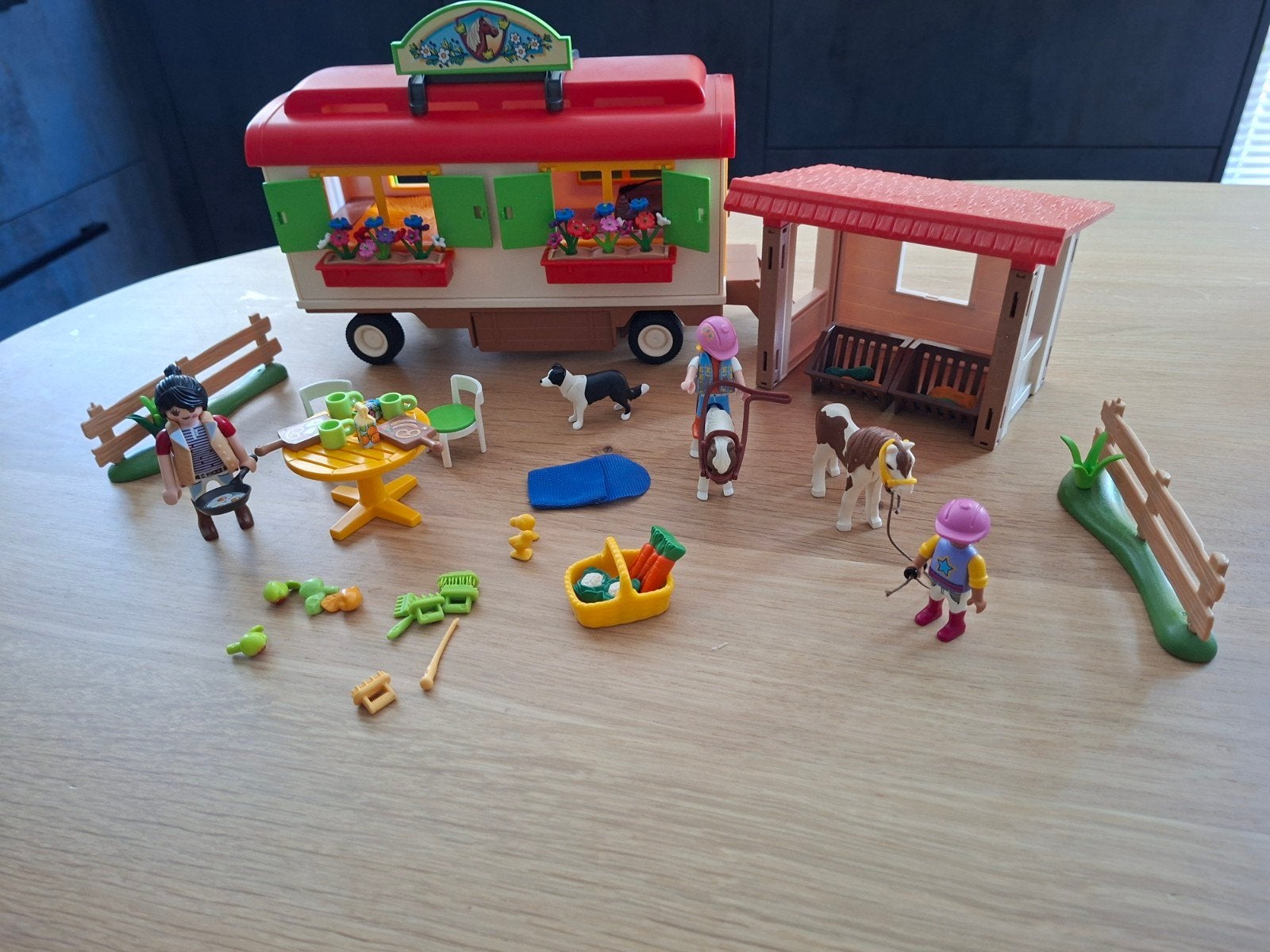 Playmobil 50710 Ponykamp met woonwagen en paarden, Ophalen of Verzenden, Gebruikt