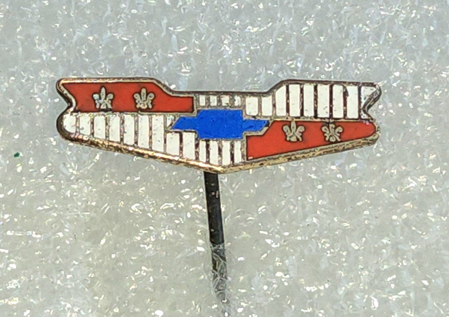 Vintage Emaille Speldje Chevrolet Logo Auto, Ophalen of Verzenden, Gebruikt, Overige onderwerpen, Speldje of Pin